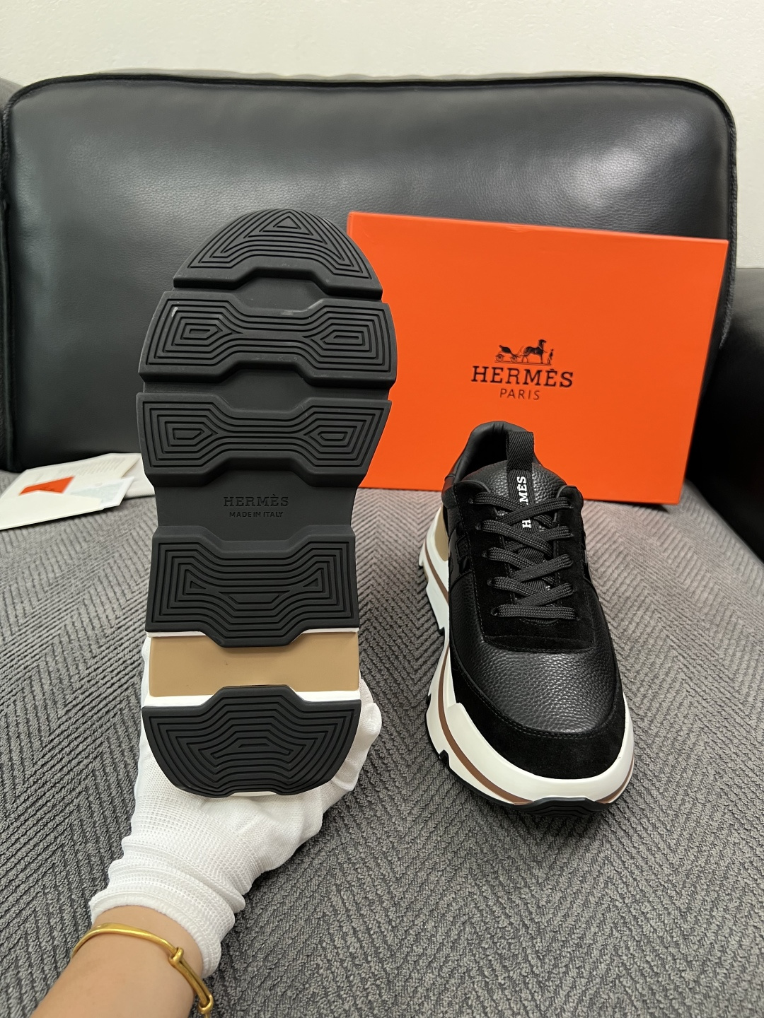 Hermes  高品质  顶级工艺品  爱马仕 专柜同步发售原厂配置，意大利进口原版牛皮面料，高品质拼接工艺，全进口水染