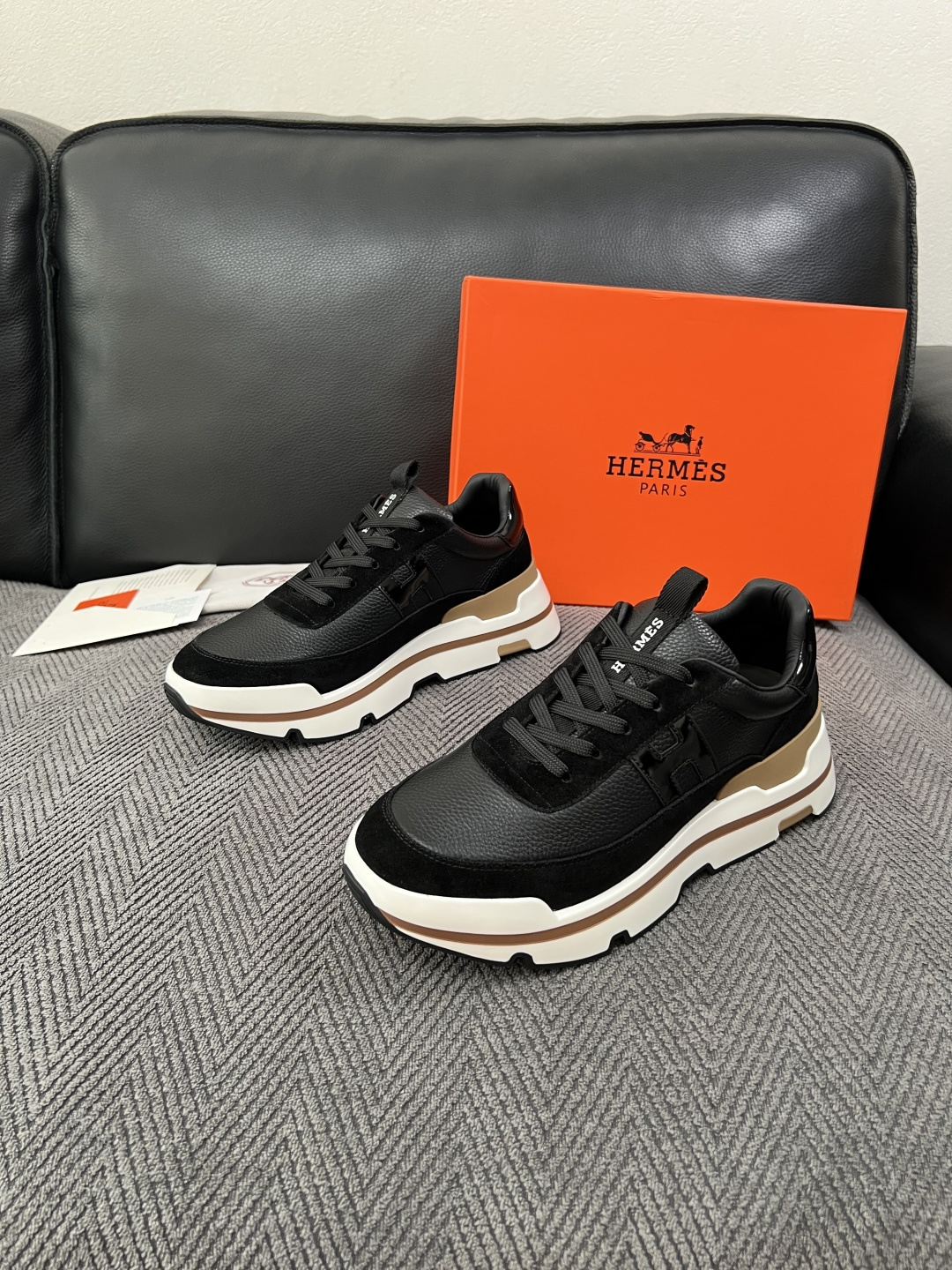 Hermes  高品质  顶级工艺品  爱马仕 专柜同步发售原厂配置，意大利进口原版牛皮面料，高品质拼接工艺，全进口水染