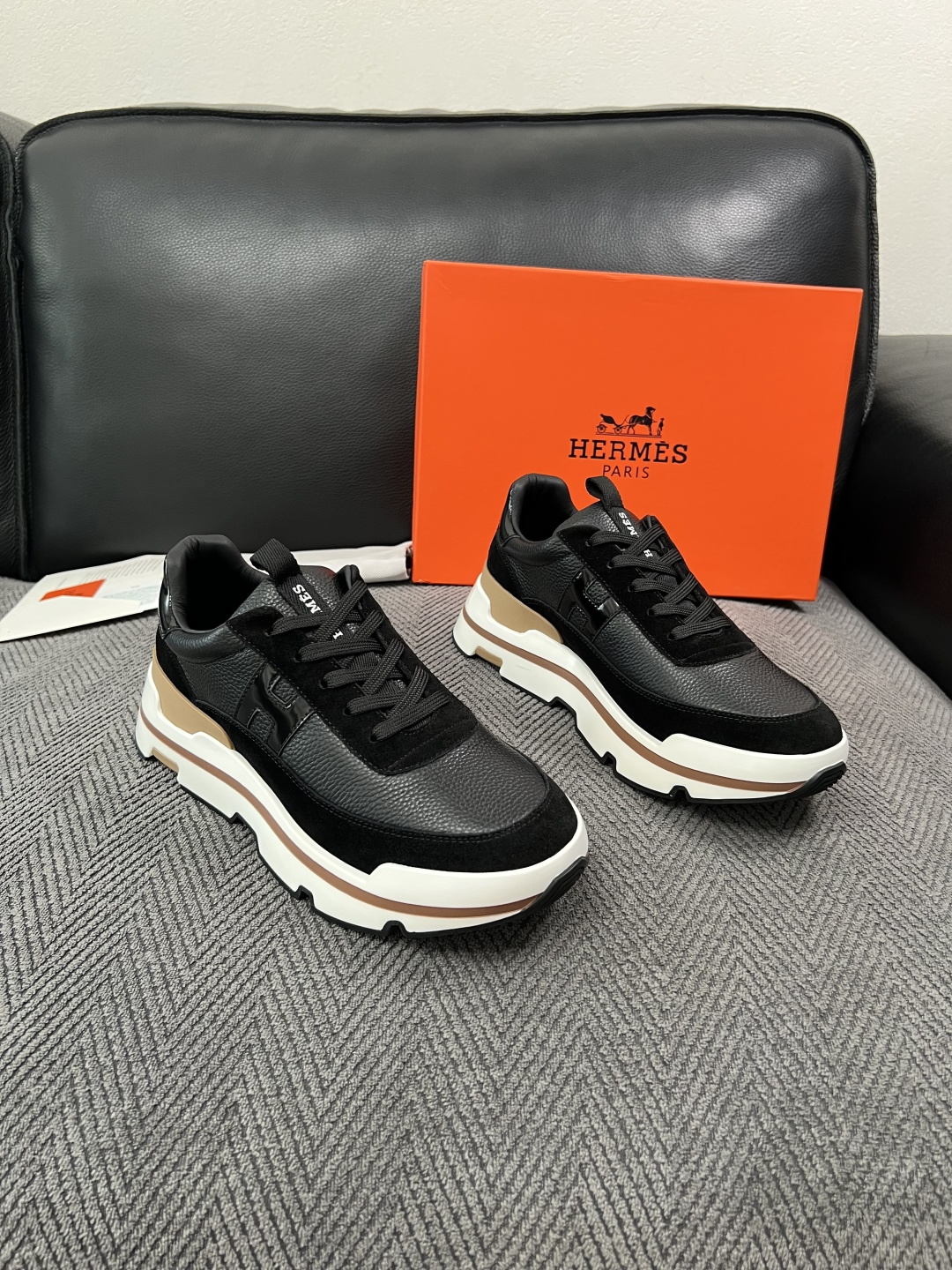 Hermes  高品质  顶级工艺品  爱马仕 专柜同步发售原厂配置，意大利进口原版牛皮面料，高品质拼接工艺，全进口水染