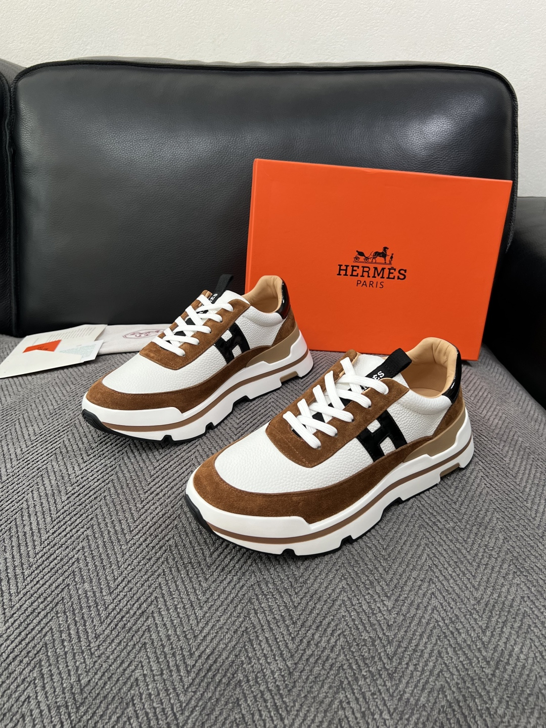 Hermes  高品质  顶级工艺品  爱马仕 专柜同步发售原厂配置，意大利进口原版牛皮面料，高品质拼接工艺，全进口水染