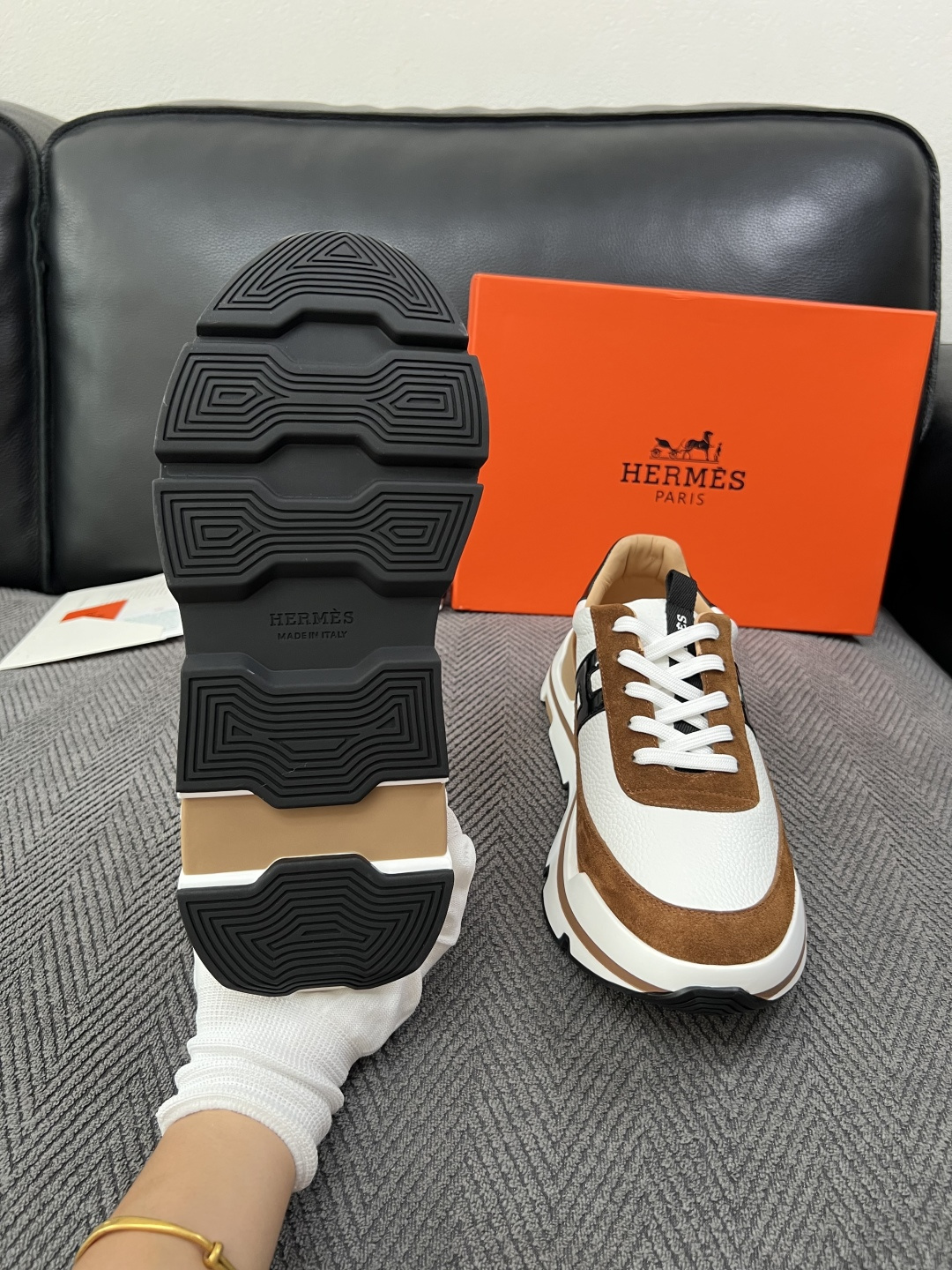 Hermes  高品质  顶级工艺品  爱马仕 专柜同步发售原厂配置，意大利进口原版牛皮面料，高品质拼接工艺，全进口水染