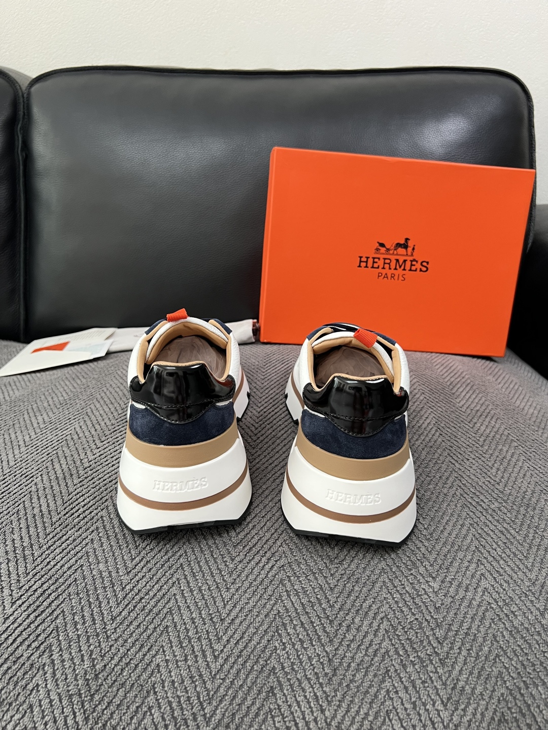 Hermes  高品质  顶级工艺品  爱马仕 专柜同步发售原厂配置，意大利进口原版牛皮面料，高品质拼接工艺，全进口水染