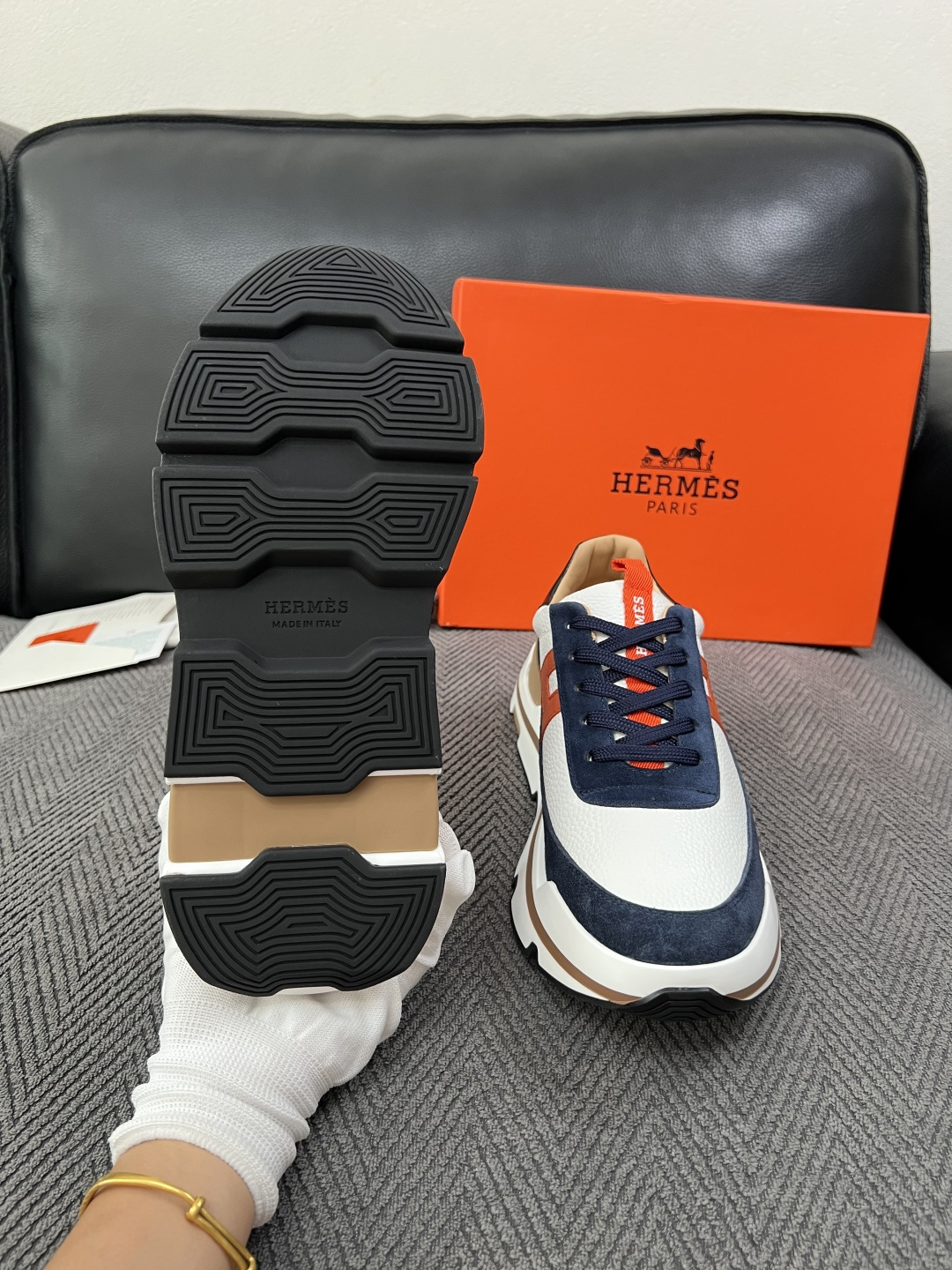 Hermes  高品质  顶级工艺品  爱马仕 专柜同步发售原厂配置，意大利进口原版牛皮面料，高品质拼接工艺，全进口水染