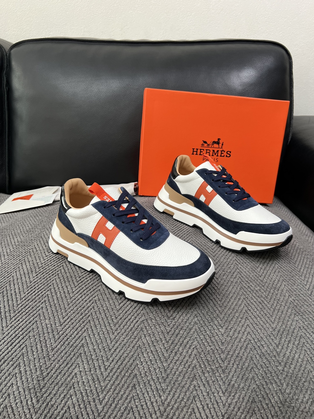 Hermes  高品质  顶级工艺品  爱马仕 专柜同步发售原厂配置，意大利进口原版牛皮面料，高品质拼接工艺，全进口水染