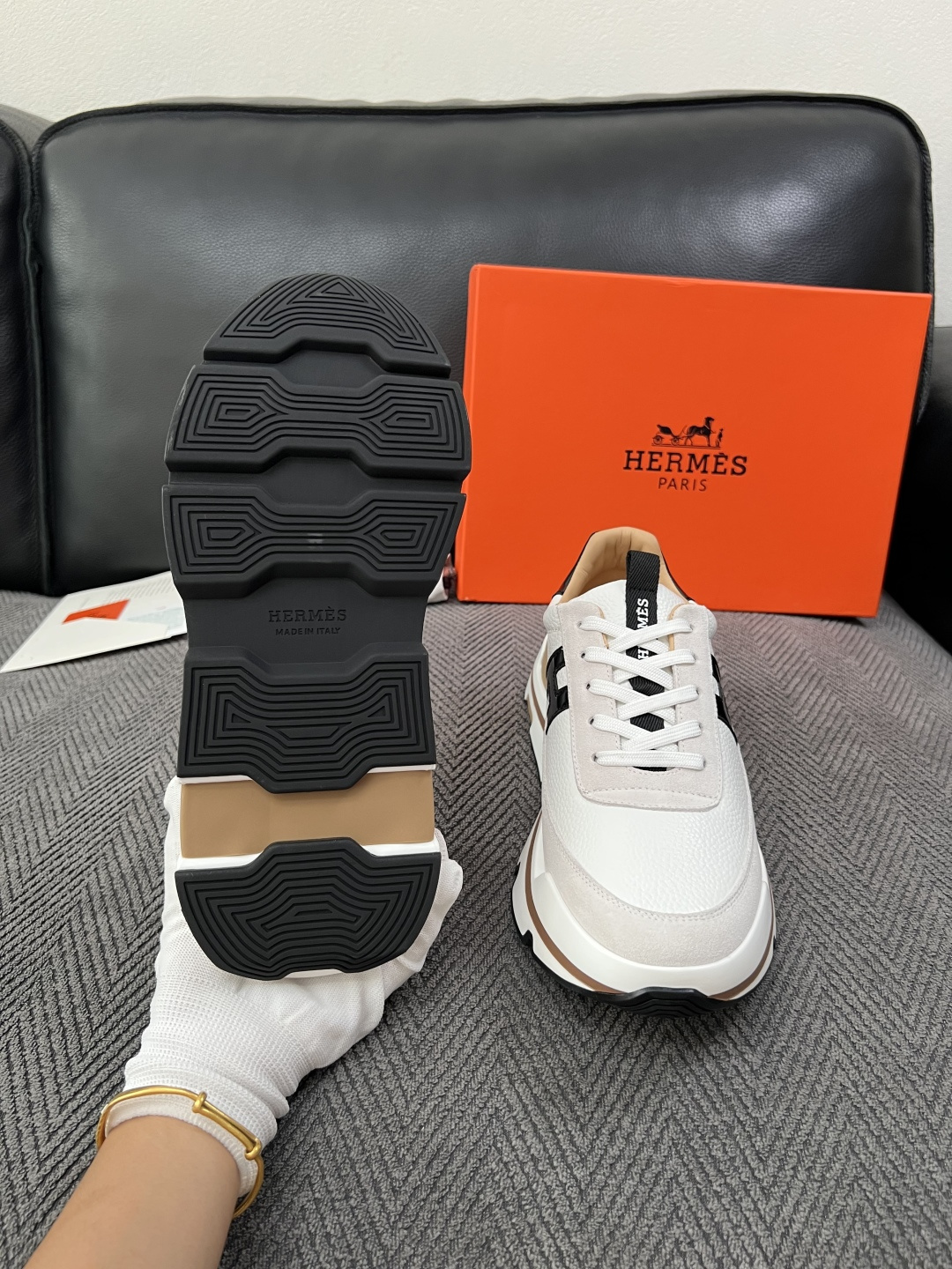 Hermes  高品质  顶级工艺品  爱马仕 专柜同步发售原厂配置，意大利进口原版牛皮面料，高品质拼接工艺，全进口水染