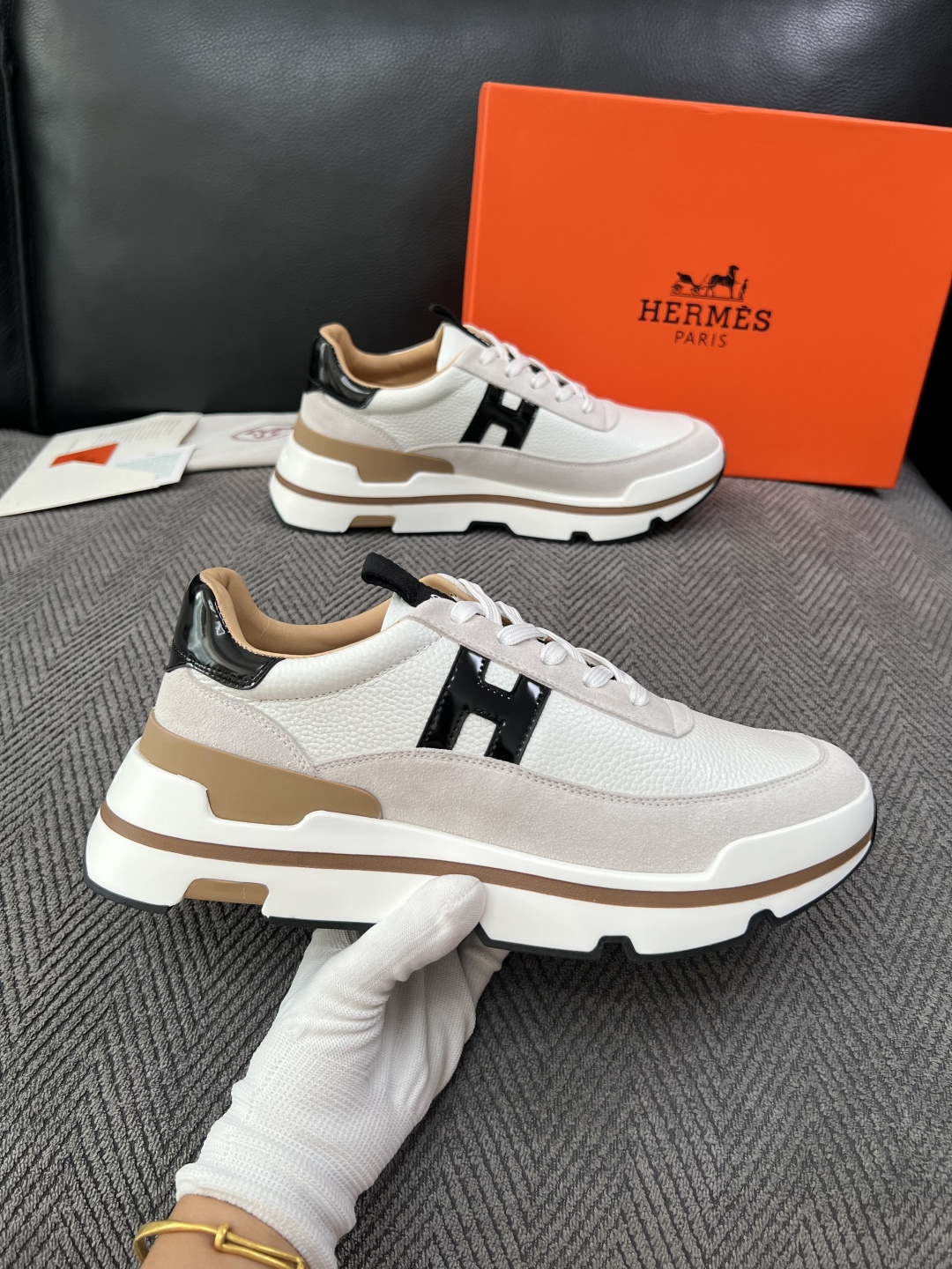 Hermes  高品质  顶级工艺品  爱马仕 专柜同步发售原厂配置，意大利进口原版牛皮面料，高品质拼接工艺，全进口水染