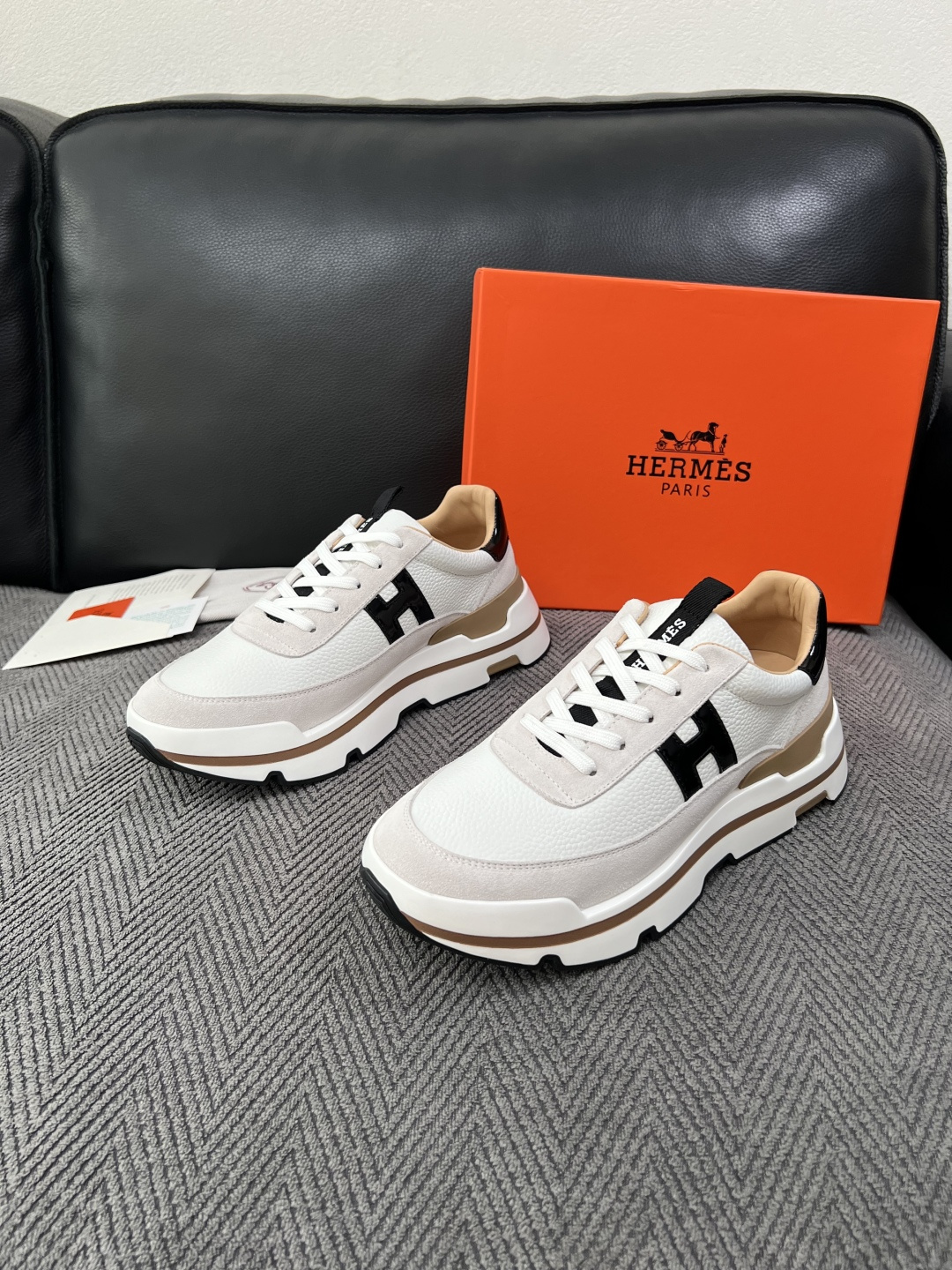 Hermes  高品质  顶级工艺品  爱马仕 专柜同步发售原厂配置，意大利进口原版牛皮面料，高品质拼接工艺，全进口水染