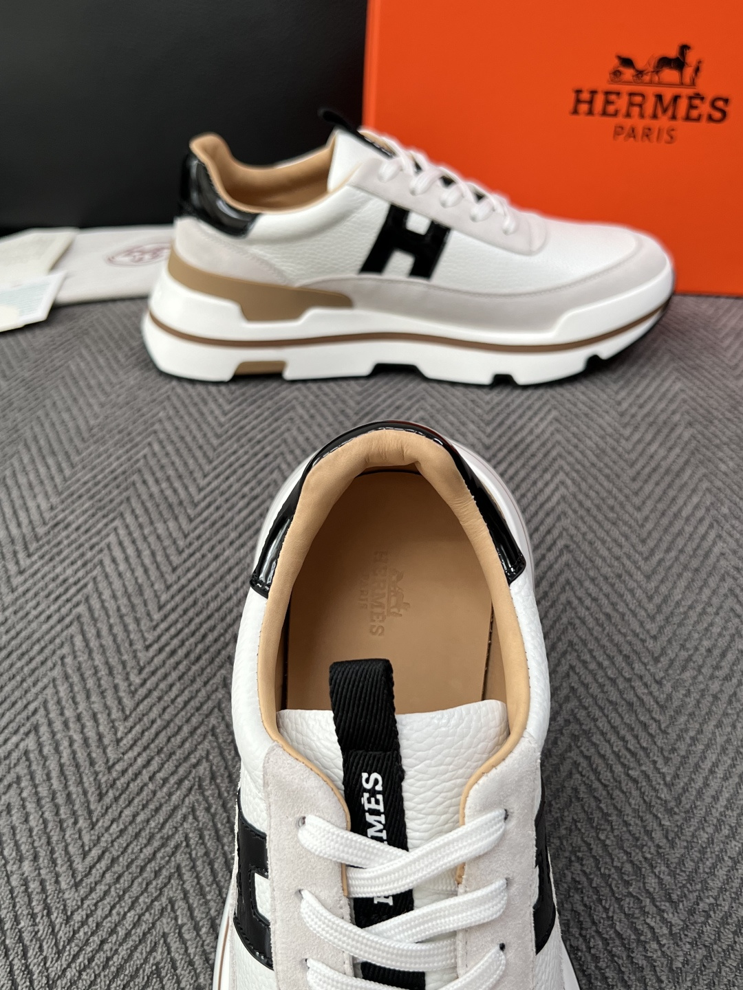 Hermes  高品质  顶级工艺品  爱马仕 专柜同步发售原厂配置，意大利进口原版牛皮面料，高品质拼接工艺，全进口水染