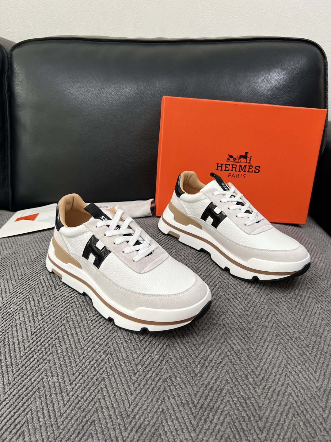 Hermes  高品质  顶级工艺品  爱马仕 专柜同步发售原厂配置，意大利进口原版牛皮面料，高品质拼接工艺，全进口水染