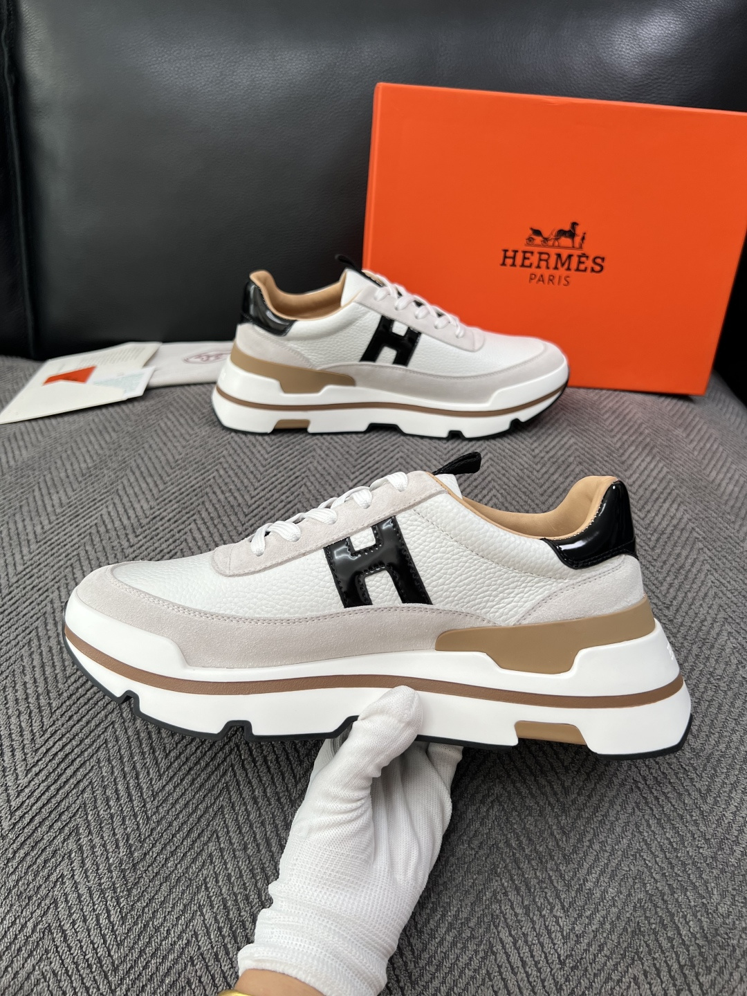 Hermes  高品质  顶级工艺品  爱马仕 专柜同步发售原厂配置，意大利进口原版牛皮面料，高品质拼接工艺，全进口水染