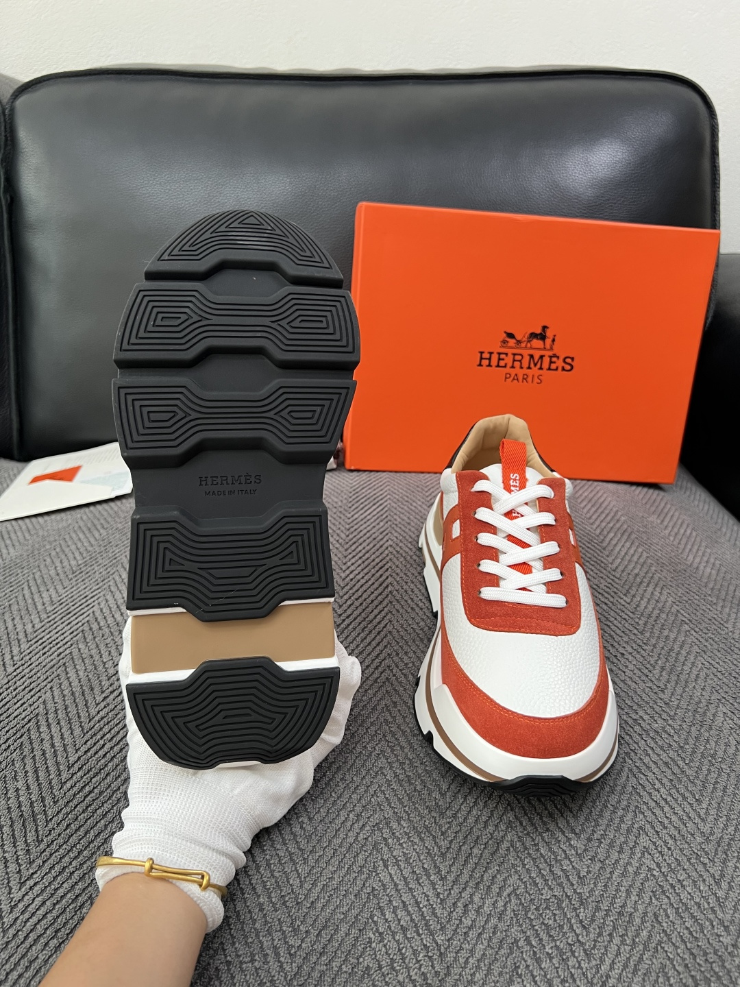 Hermes  高品质  顶级工艺品  爱马仕 专柜同步发售原厂配置，意大利进口原版牛皮面料，高品质拼接工艺，全进口水染