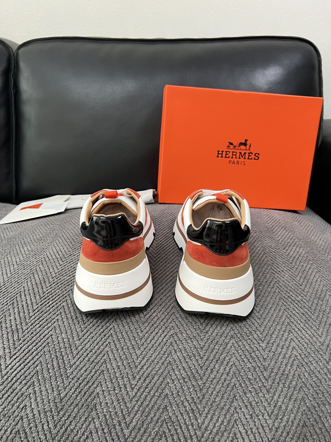Hermes  高品质  顶级工艺品  爱马仕 专柜同步发售原厂配置，意大利进口原版牛皮面料，高品质拼接工艺，全进口水染