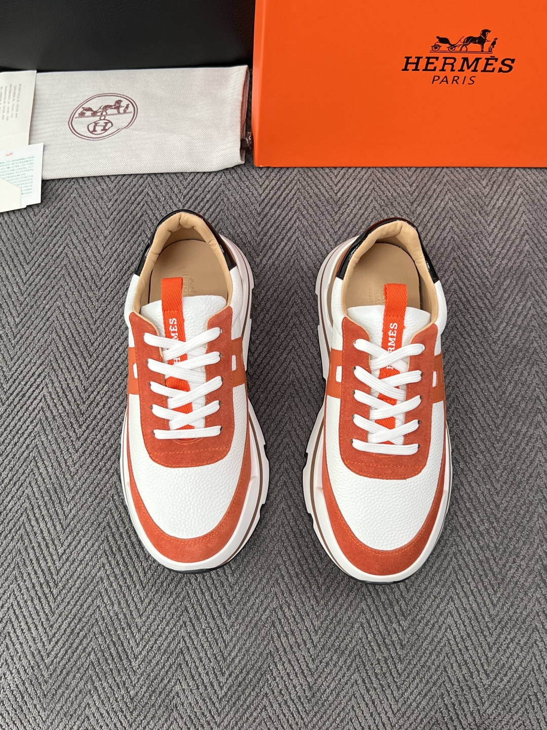 Hermes  高品质  顶级工艺品  爱马仕 专柜同步发售原厂配置，意大利进口原版牛皮面料，高品质拼接工艺，全进口水染
