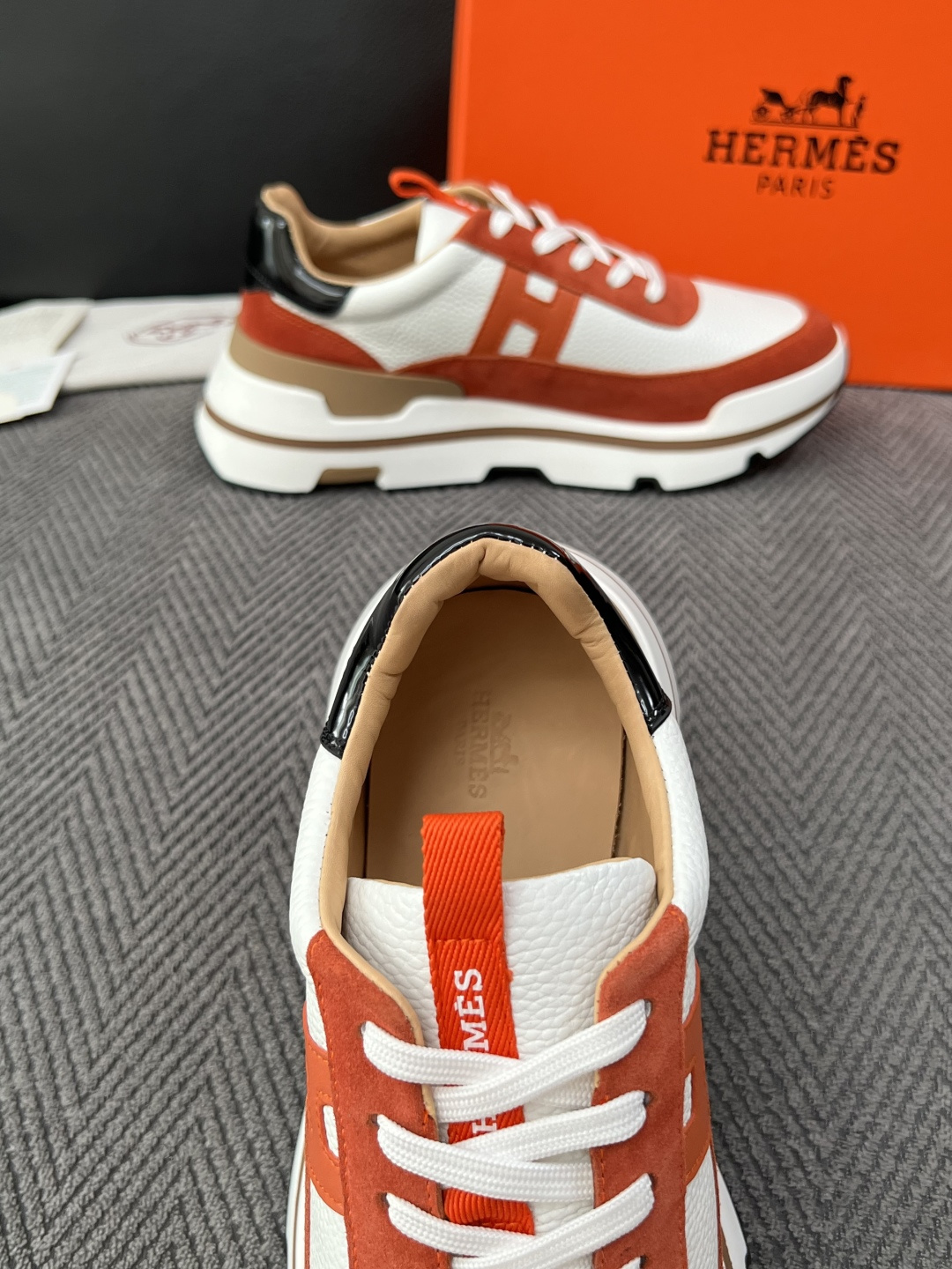 Hermes  高品质  顶级工艺品  爱马仕 专柜同步发售原厂配置，意大利进口原版牛皮面料，高品质拼接工艺，全进口水染