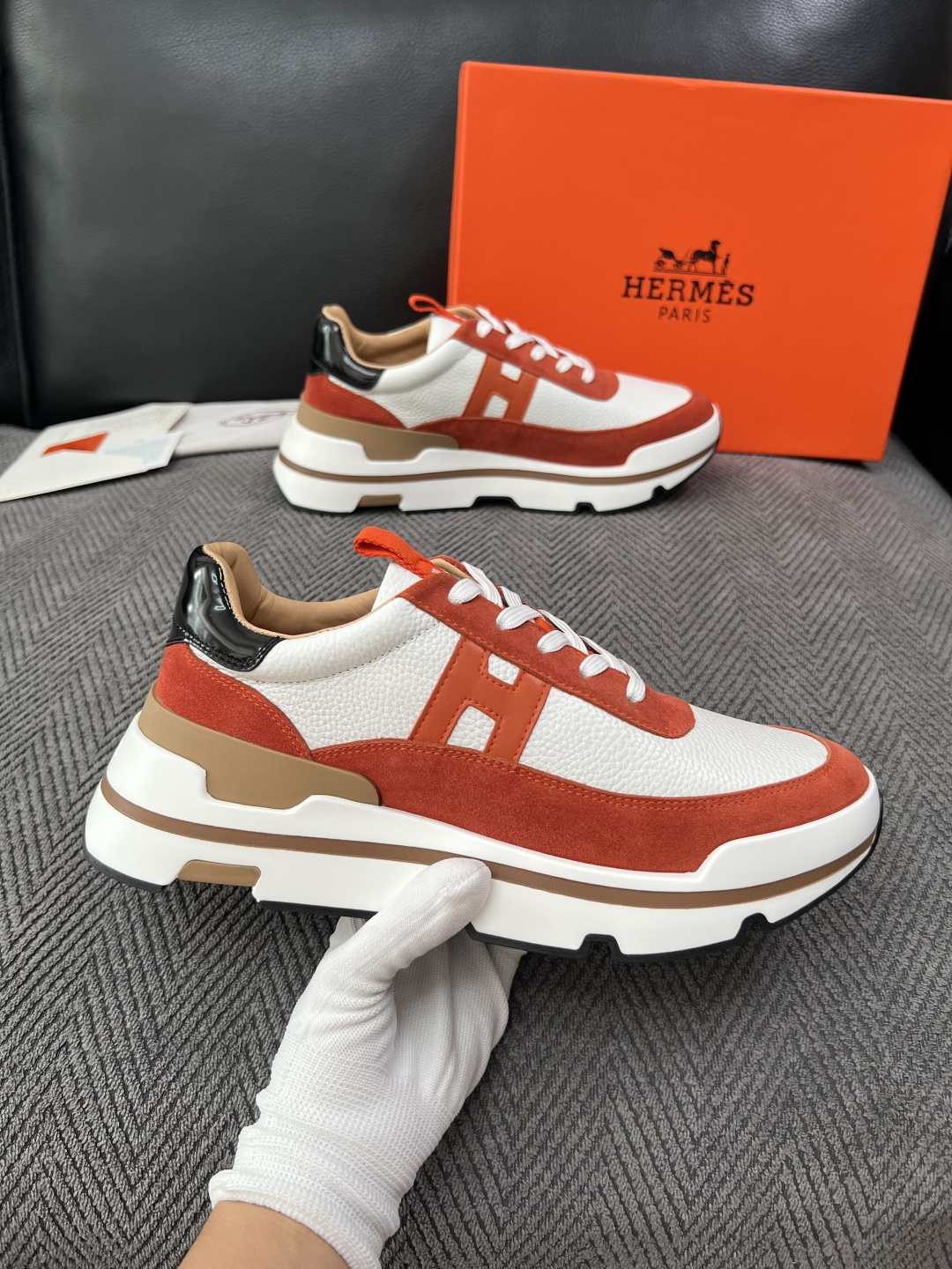 Hermes  高品质  顶级工艺品  爱马仕 专柜同步发售原厂配置，意大利进口原版牛皮面料，高品质拼接工艺，全进口水染