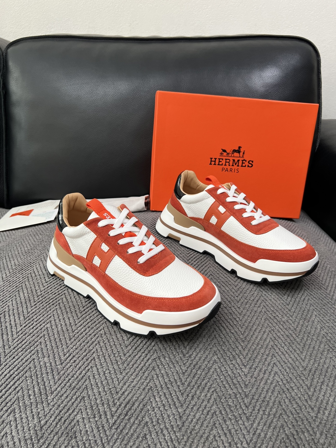 Hermes  高品质  顶级工艺品  爱马仕 专柜同步发售原厂配置，意大利进口原版牛皮面料，高品质拼接工艺，全进口水染