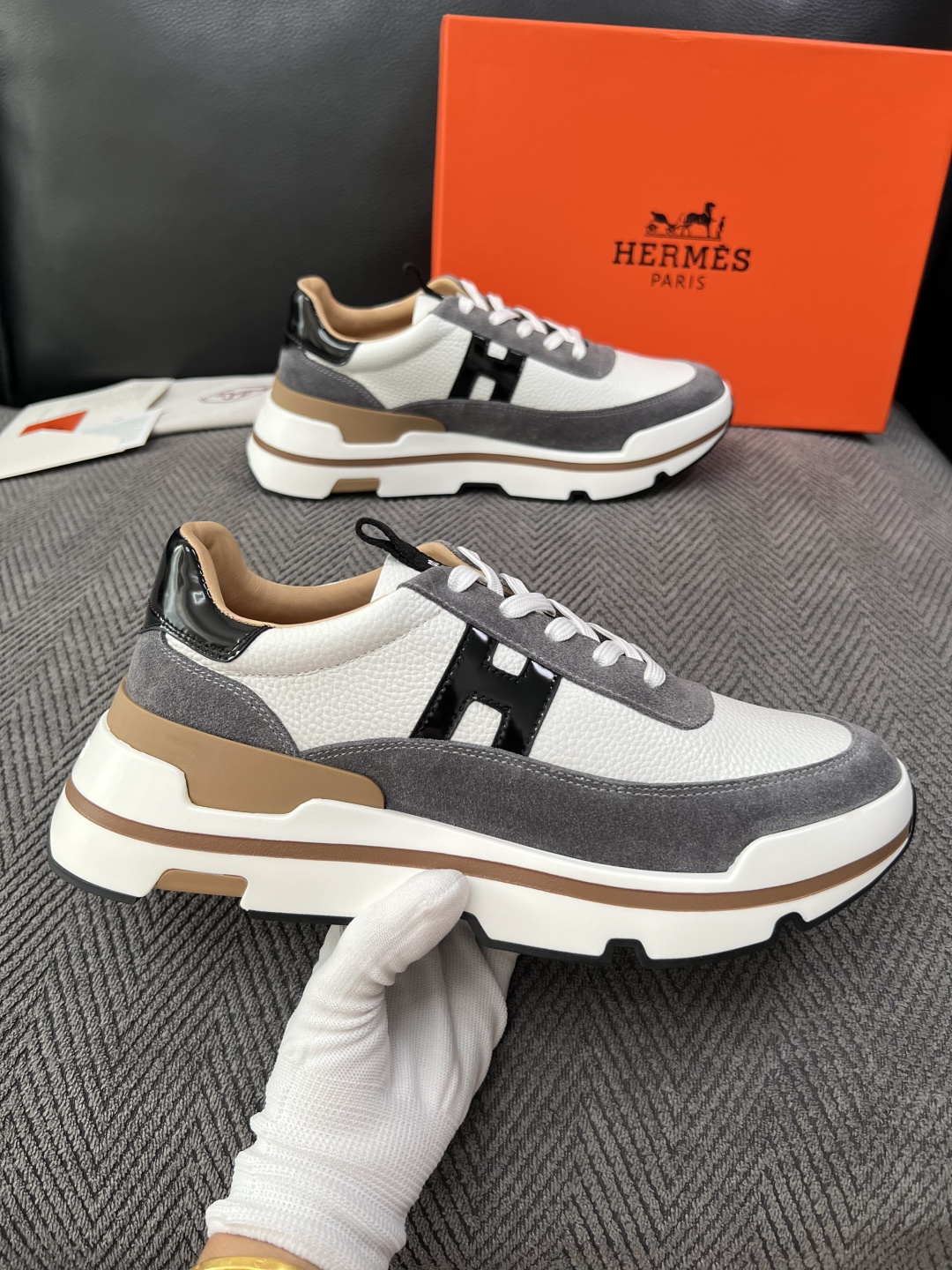 Hermes  高品质  顶级工艺品  爱马仕 专柜同步发售原厂配置，意大利进口原版牛皮面料，高品质拼接工艺，全进口水染