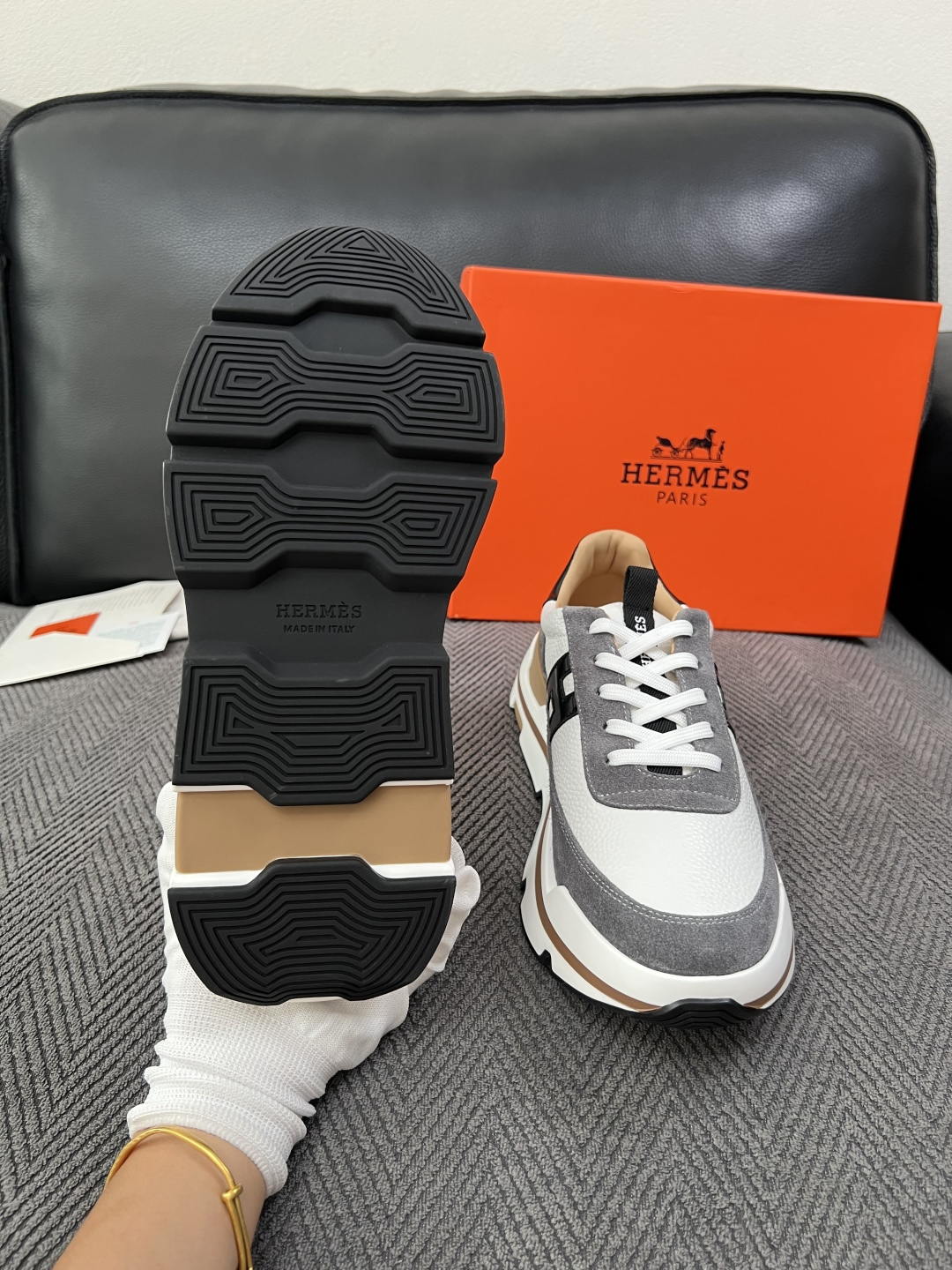 Hermes  高品质  顶级工艺品  爱马仕 专柜同步发售原厂配置，意大利进口原版牛皮面料，高品质拼接工艺，全进口水染