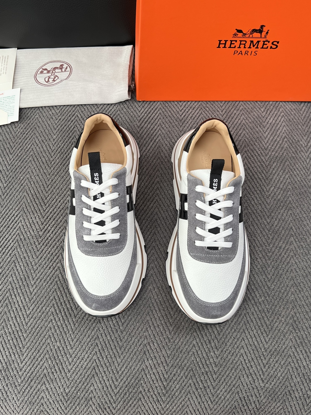 Hermes  高品质  顶级工艺品  爱马仕 专柜同步发售原厂配置，意大利进口原版牛皮面料，高品质拼接工艺，全进口水染