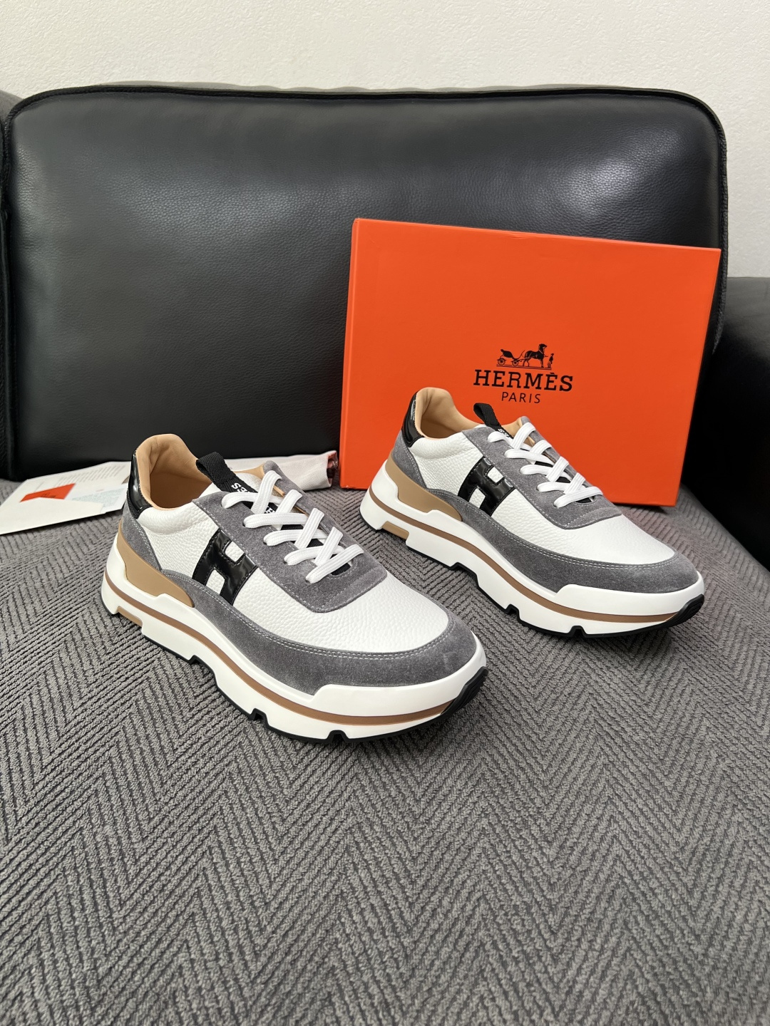 Hermes  高品质  顶级工艺品  爱马仕 专柜同步发售原厂配置，意大利进口原版牛皮面料，高品质拼接工艺，全进口水染