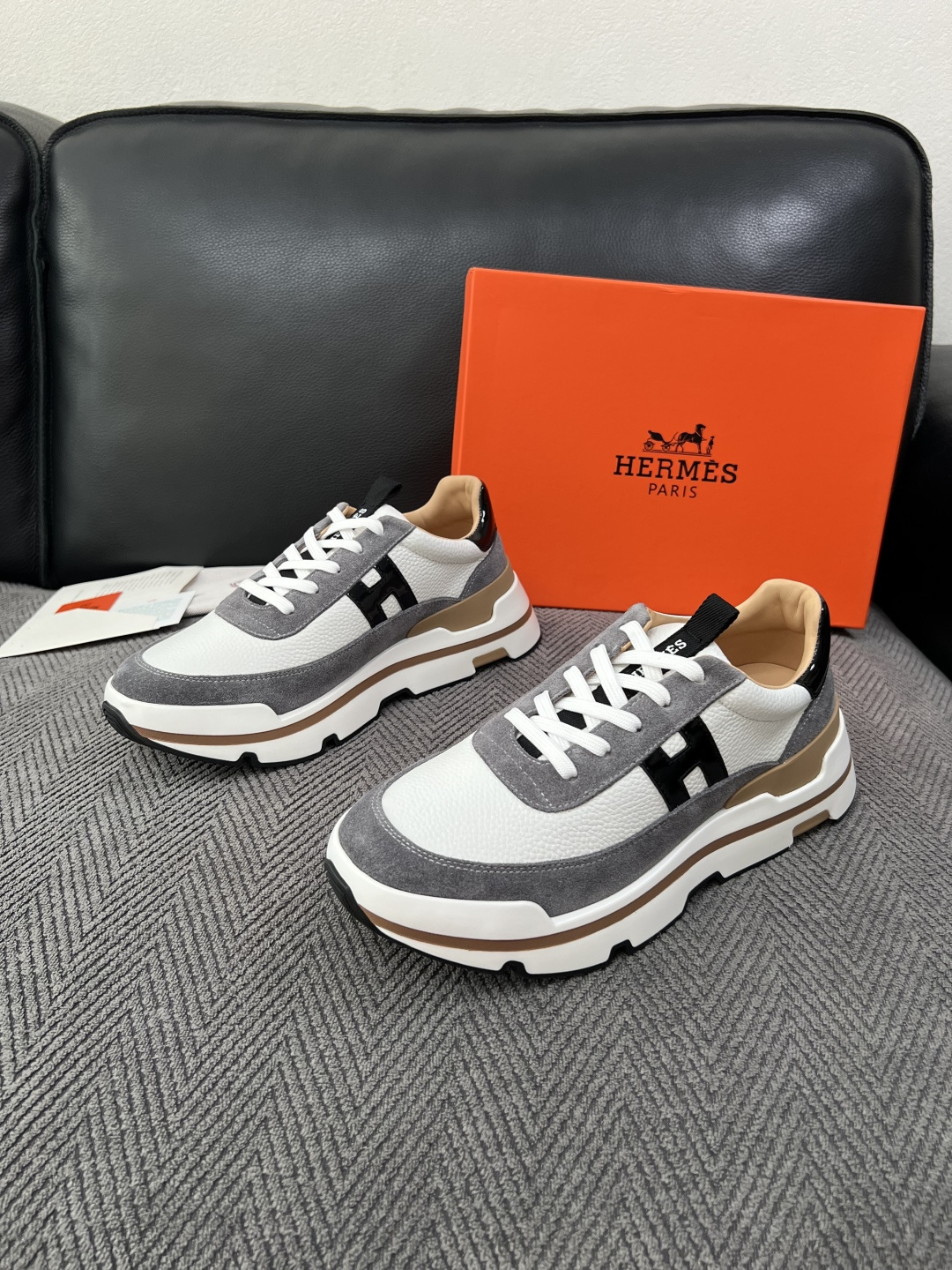 Hermes  高品质  顶级工艺品  爱马仕 专柜同步发售原厂配置，意大利进口原版牛皮面料，高品质拼接工艺，全进口水染