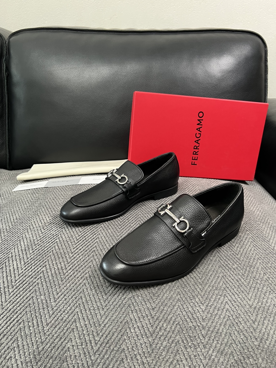 Ferragamo  高品质  顶级工艺品  菲拉格慕  皮鞋专柜同步发售原厂配置，意大利进口原版牛皮，进口水染牛里 ，