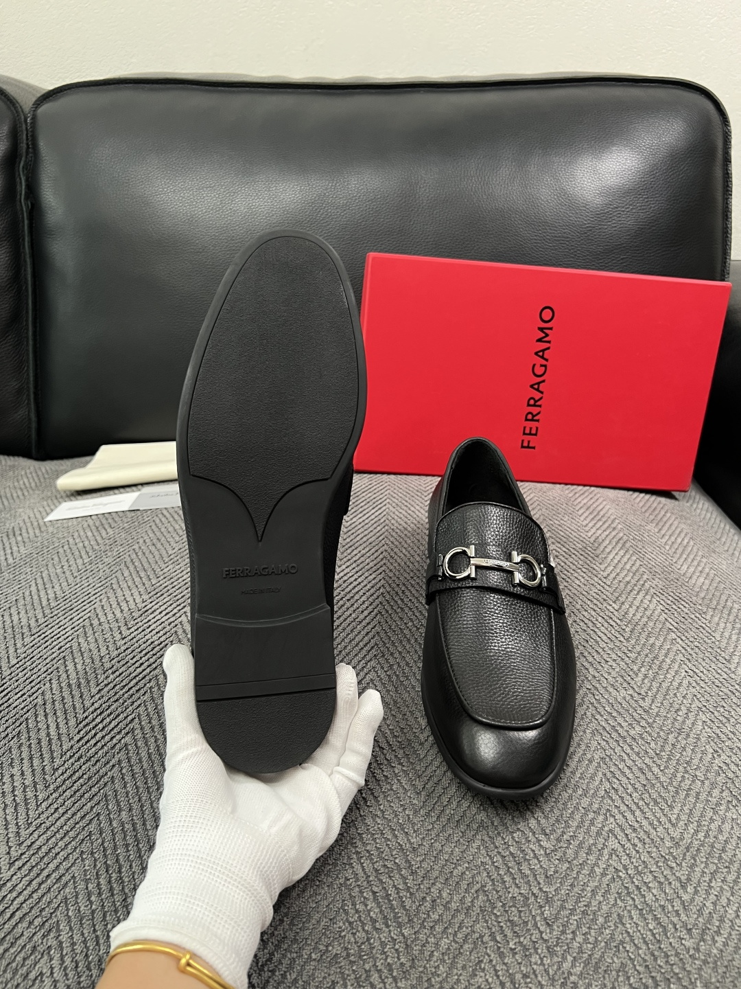 Ferragamo  高品质  顶级工艺品  菲拉格慕  皮鞋专柜同步发售原厂配置，意大利进口原版牛皮，进口水染牛里 ，