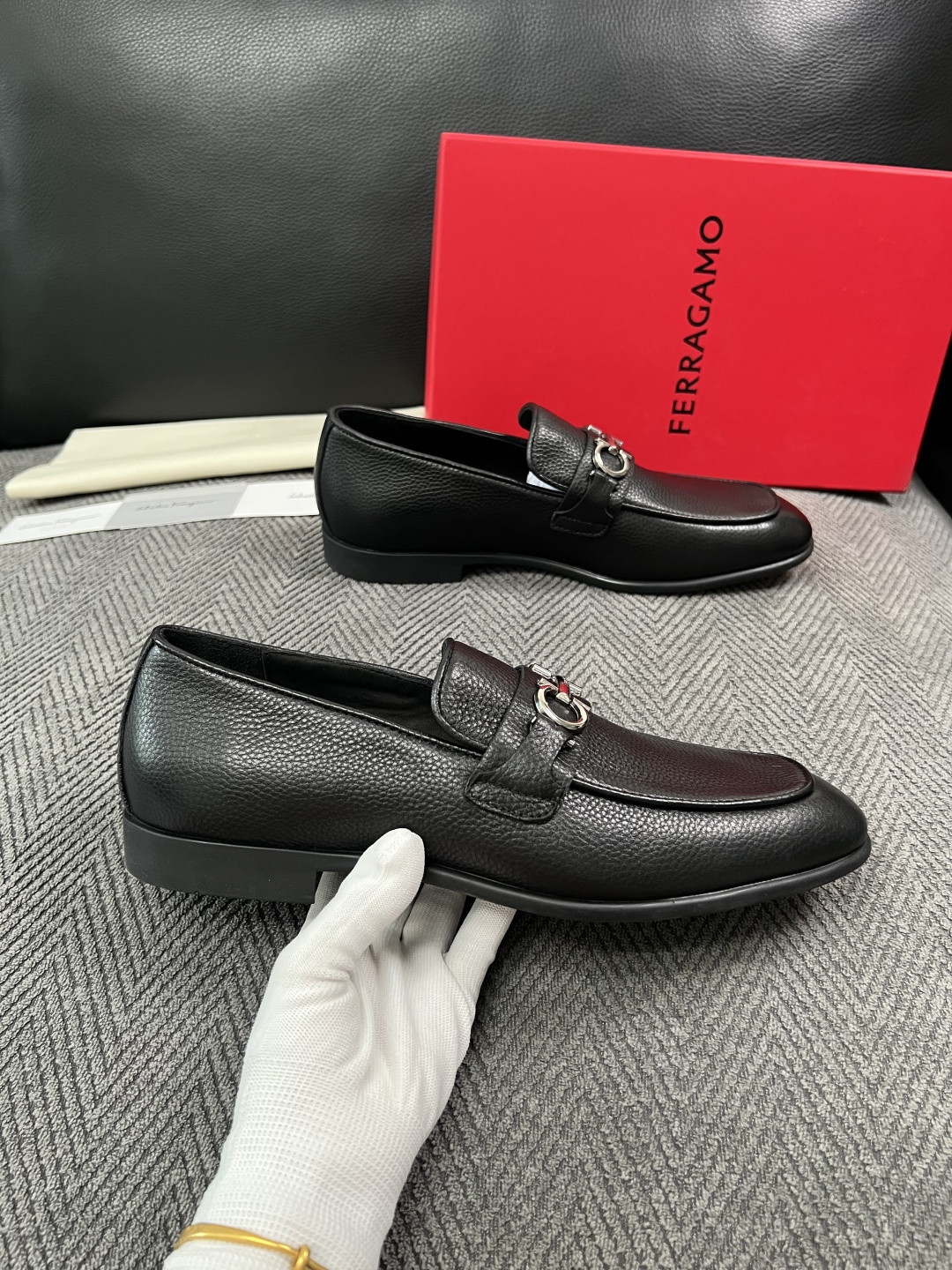Ferragamo  高品质  顶级工艺品  菲拉格慕  皮鞋专柜同步发售原厂配置，意大利进口原版牛皮，进口水染牛里 ，