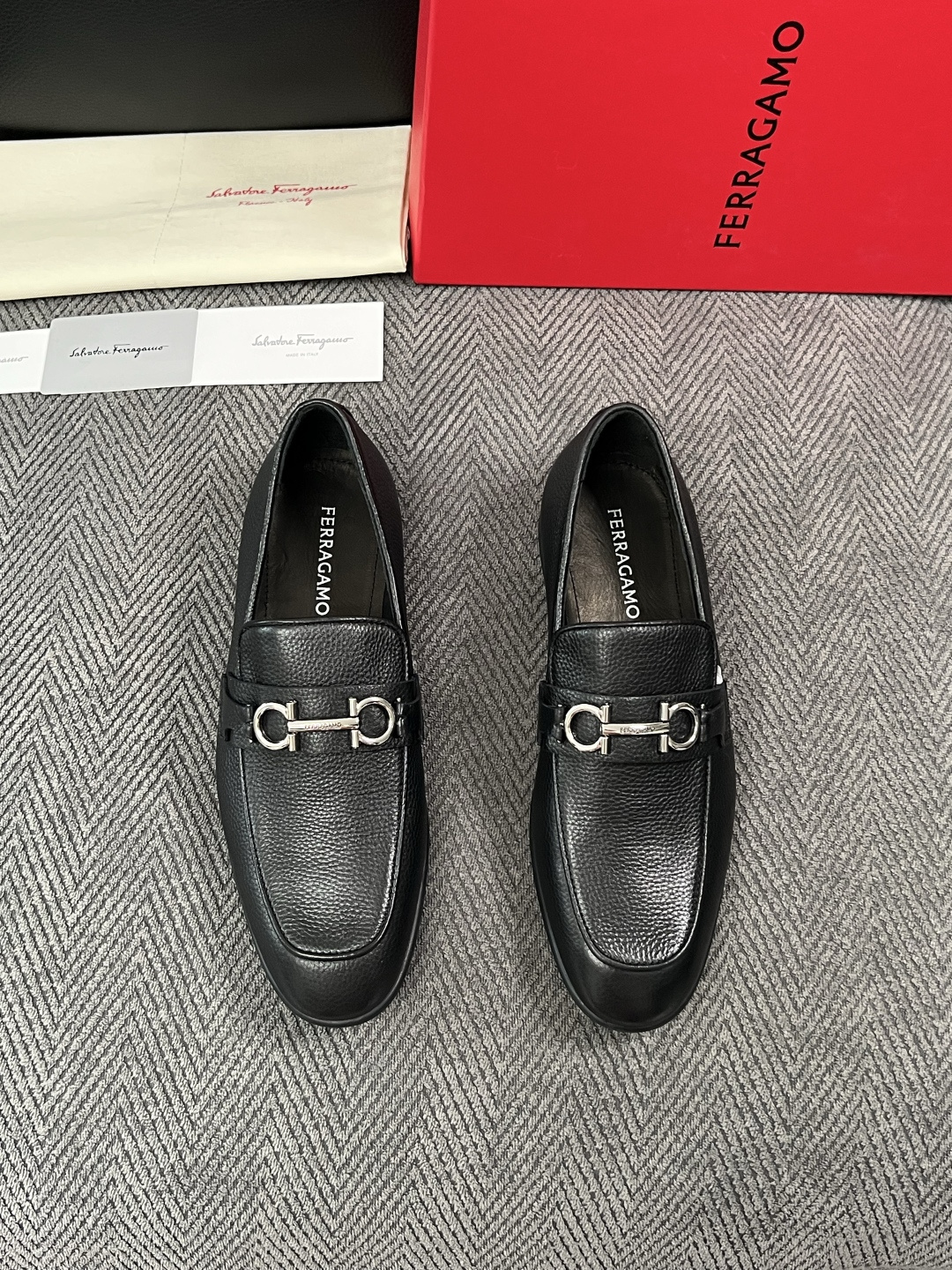 Ferragamo  高品质  顶级工艺品  菲拉格慕  皮鞋专柜同步发售原厂配置，意大利进口原版牛皮，进口水染牛里 ，