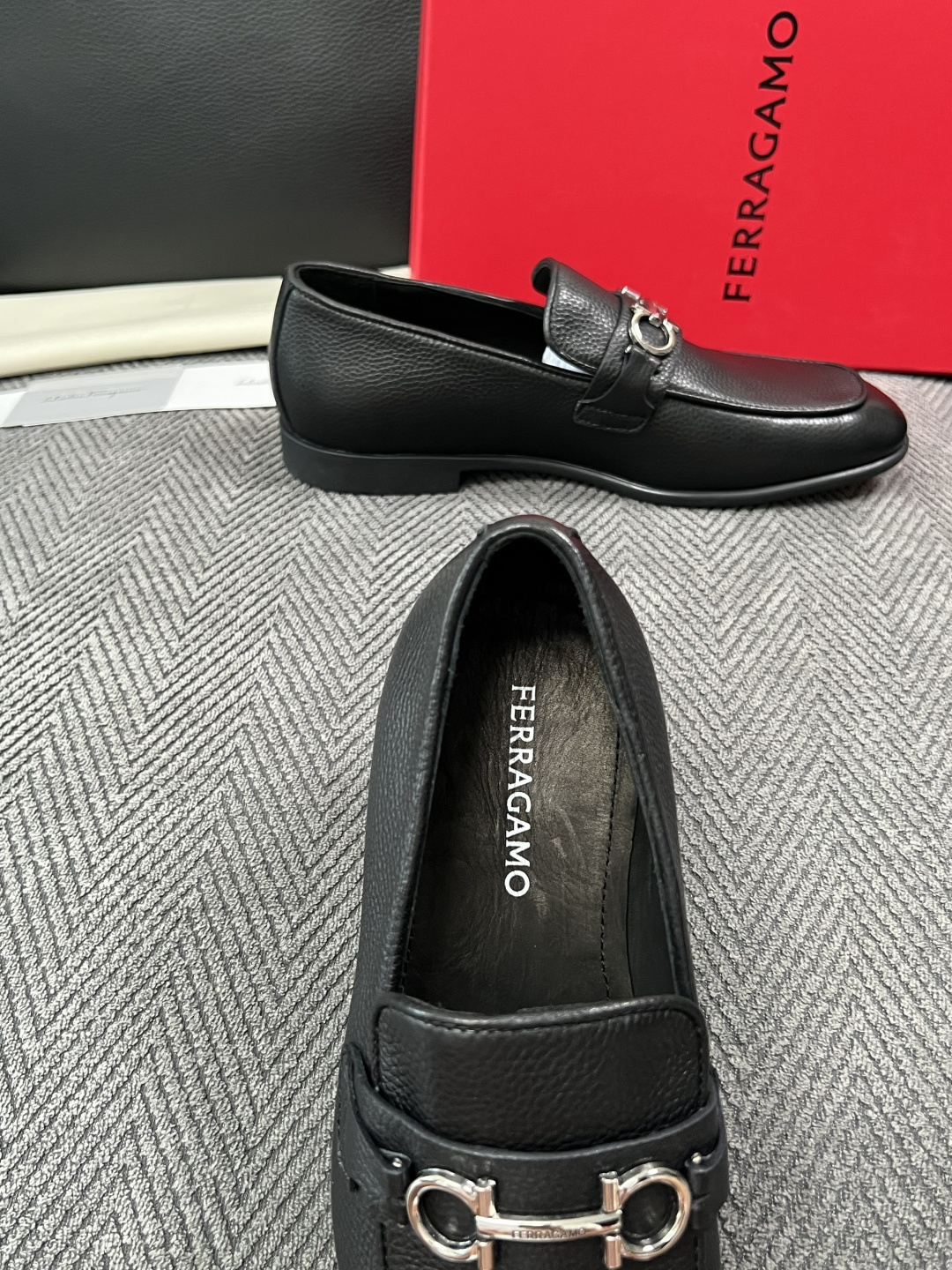 Ferragamo  高品质  顶级工艺品  菲拉格慕  皮鞋专柜同步发售原厂配置，意大利进口原版牛皮，进口水染牛里 ，