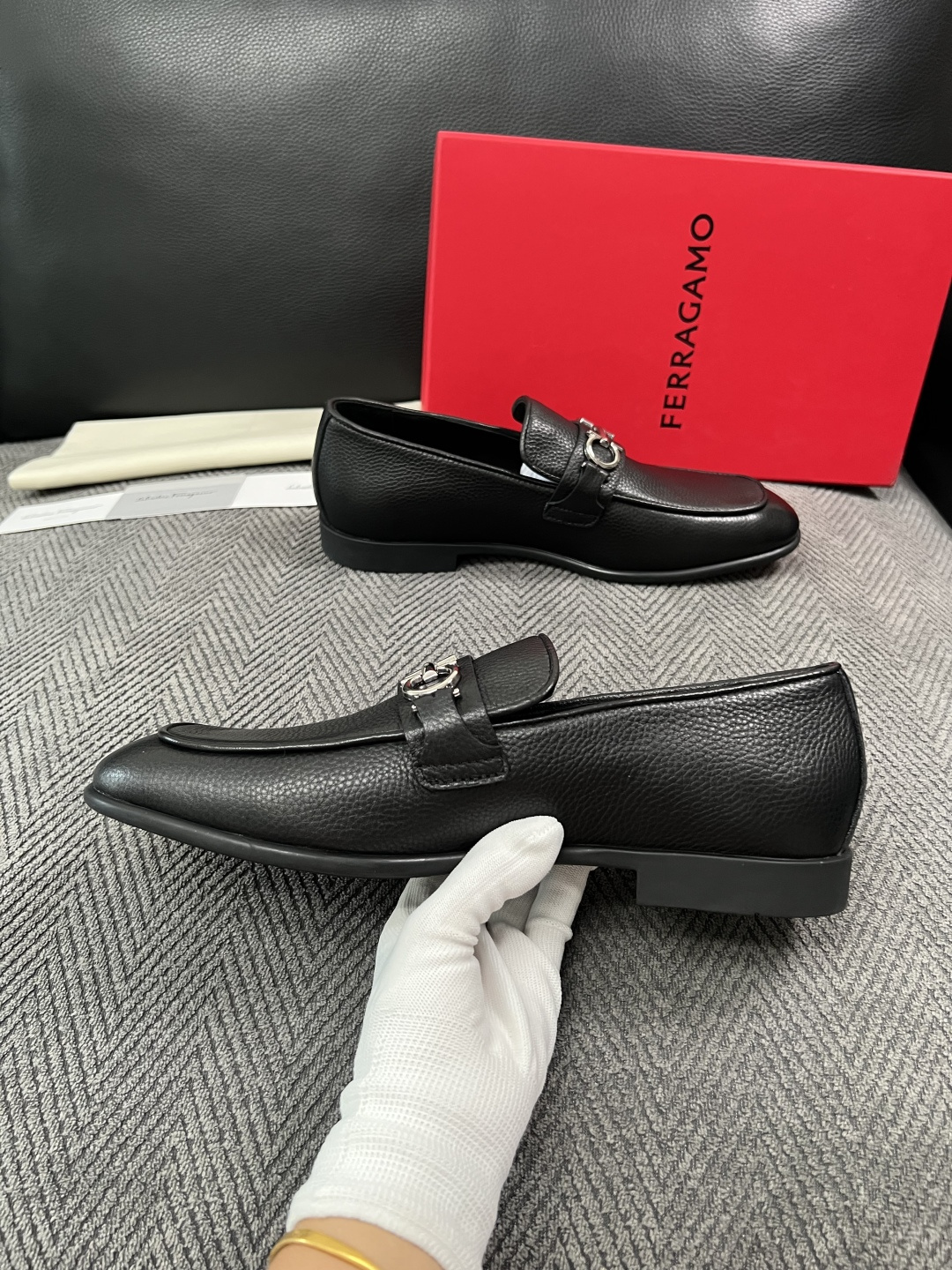 Ferragamo  高品质  顶级工艺品  菲拉格慕  皮鞋专柜同步发售原厂配置，意大利进口原版牛皮，进口水染牛里 ，