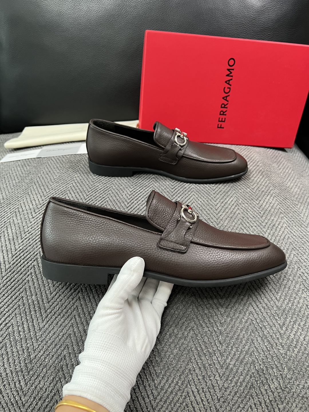 Ferragamo  高品质  顶级工艺品  菲拉格慕  皮鞋专柜同步发售原厂配置，意大利进口原版牛皮，进口水染牛里 ，