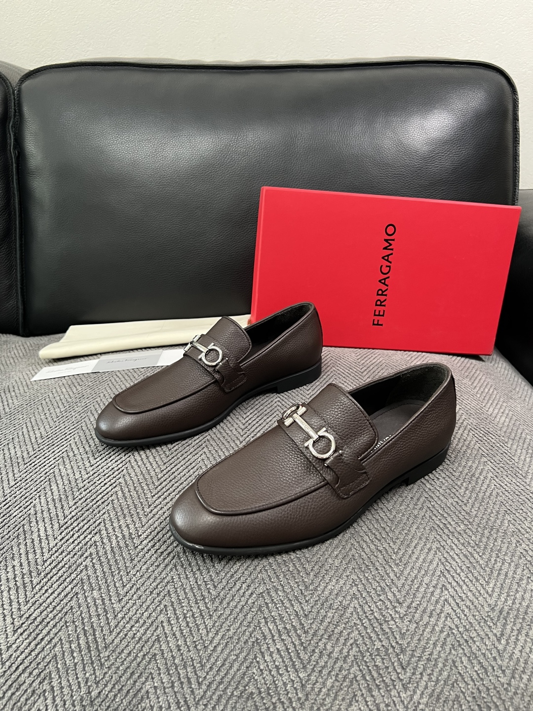 Ferragamo  高品质  顶级工艺品  菲拉格慕  皮鞋专柜同步发售原厂配置，意大利进口原版牛皮，进口水染牛里 ，