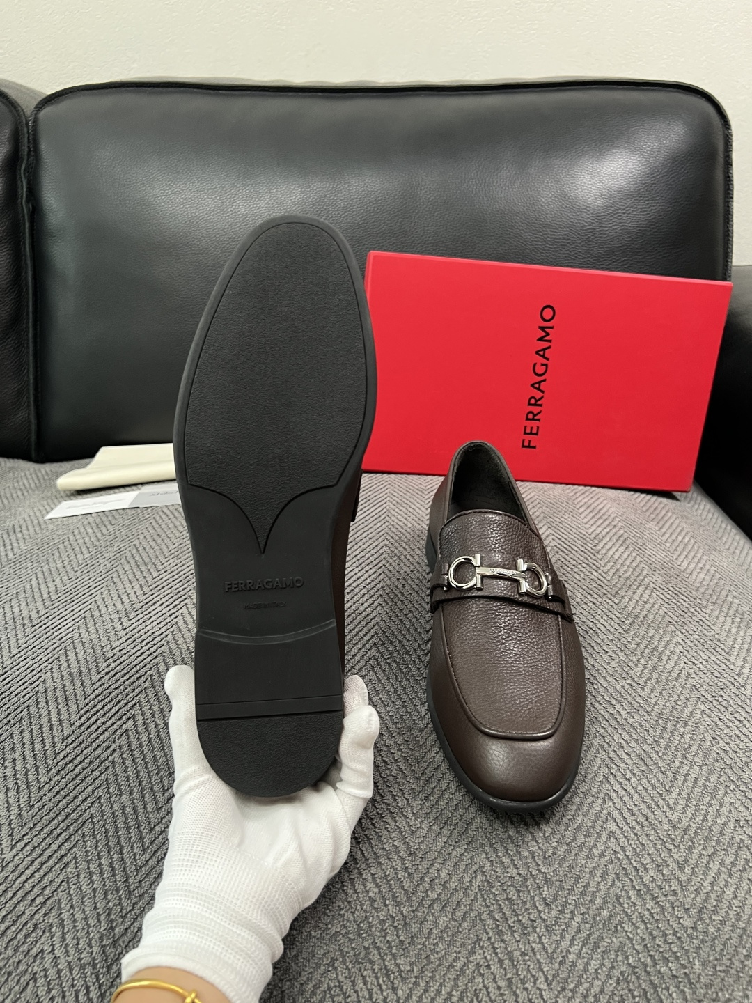 Ferragamo  高品质  顶级工艺品  菲拉格慕  皮鞋专柜同步发售原厂配置，意大利进口原版牛皮，进口水染牛里 ，