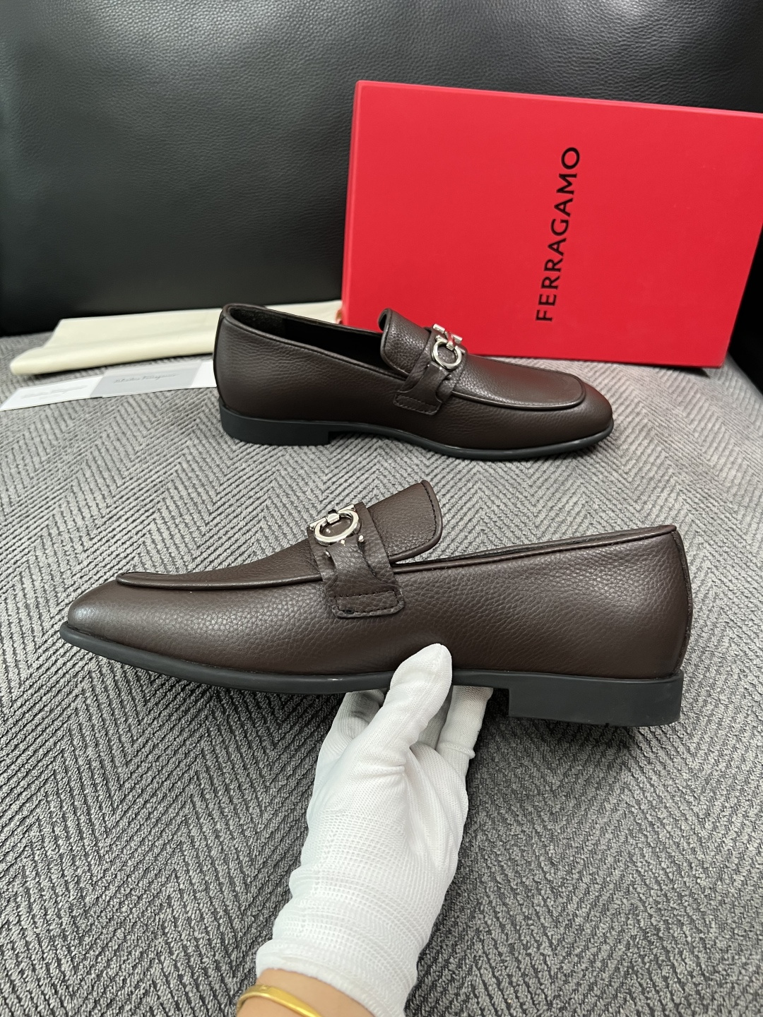 Ferragamo  高品质  顶级工艺品  菲拉格慕  皮鞋专柜同步发售原厂配置，意大利进口原版牛皮，进口水染牛里 ，