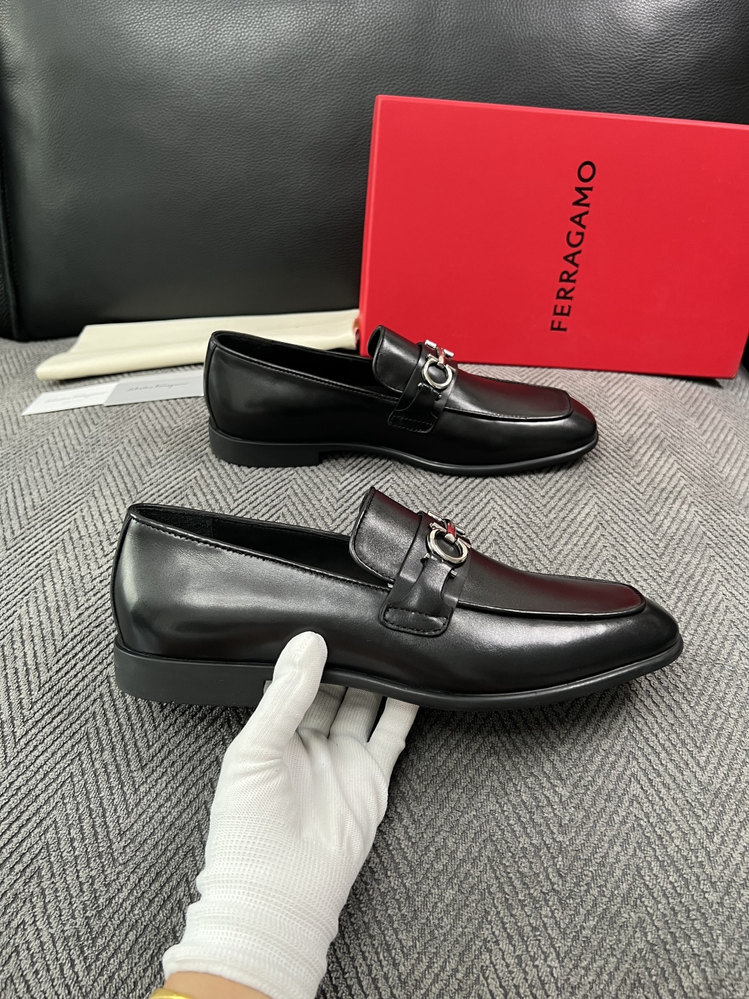 Ferragamo  高品质  顶级工艺品  菲拉格慕  皮鞋专柜同步发售原厂配置，意大利进口原版牛皮，进口水染牛里 ，