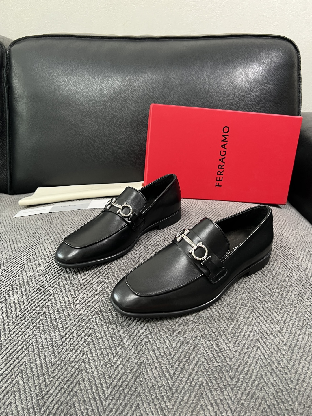 Ferragamo  高品质  顶级工艺品  菲拉格慕  皮鞋专柜同步发售原厂配置，意大利进口原版牛皮，进口水染牛里 ，