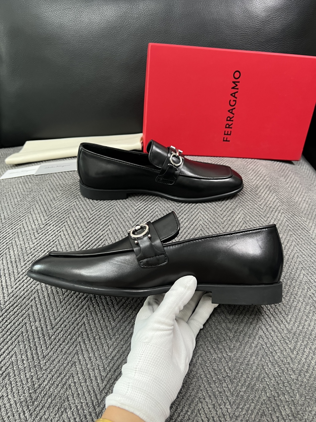Ferragamo  高品质  顶级工艺品  菲拉格慕  皮鞋专柜同步发售原厂配置，意大利进口原版牛皮，进口水染牛里 ，