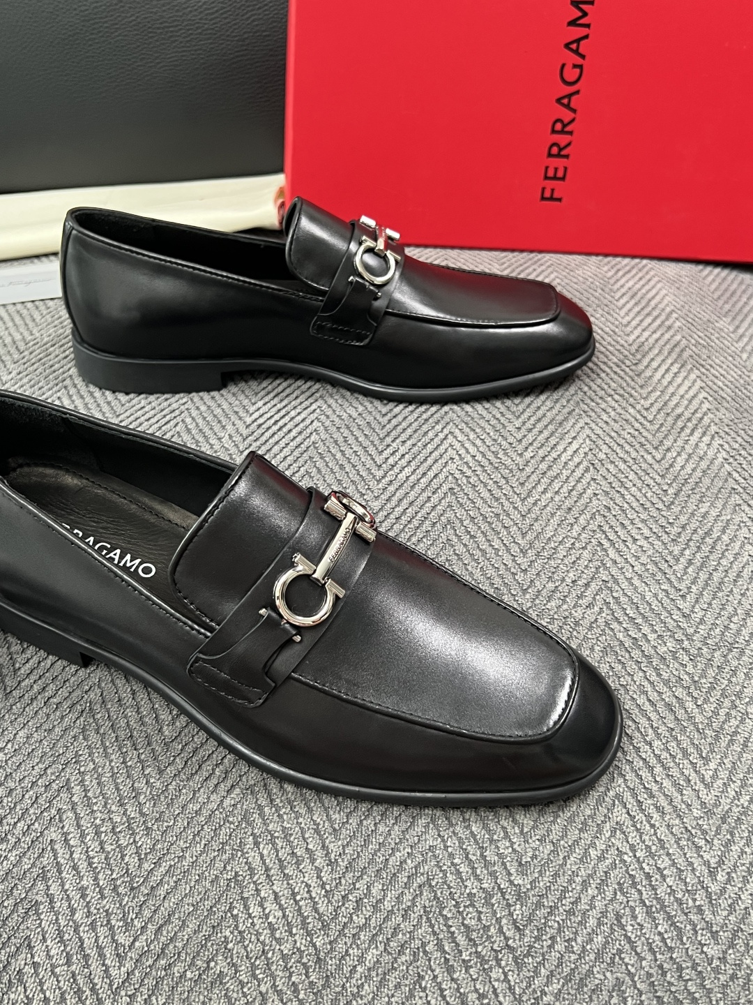 Ferragamo  高品质  顶级工艺品  菲拉格慕  皮鞋专柜同步发售原厂配置，意大利进口原版牛皮，进口水染牛里 ，