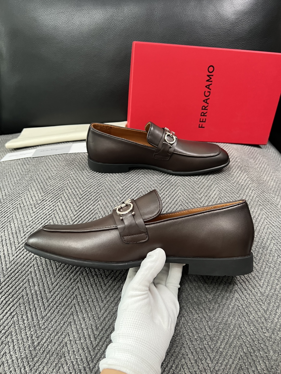Ferragamo  高品质  顶级工艺品  菲拉格慕  皮鞋专柜同步发售原厂配置，意大利进口原版牛皮，进口水染牛里 ，