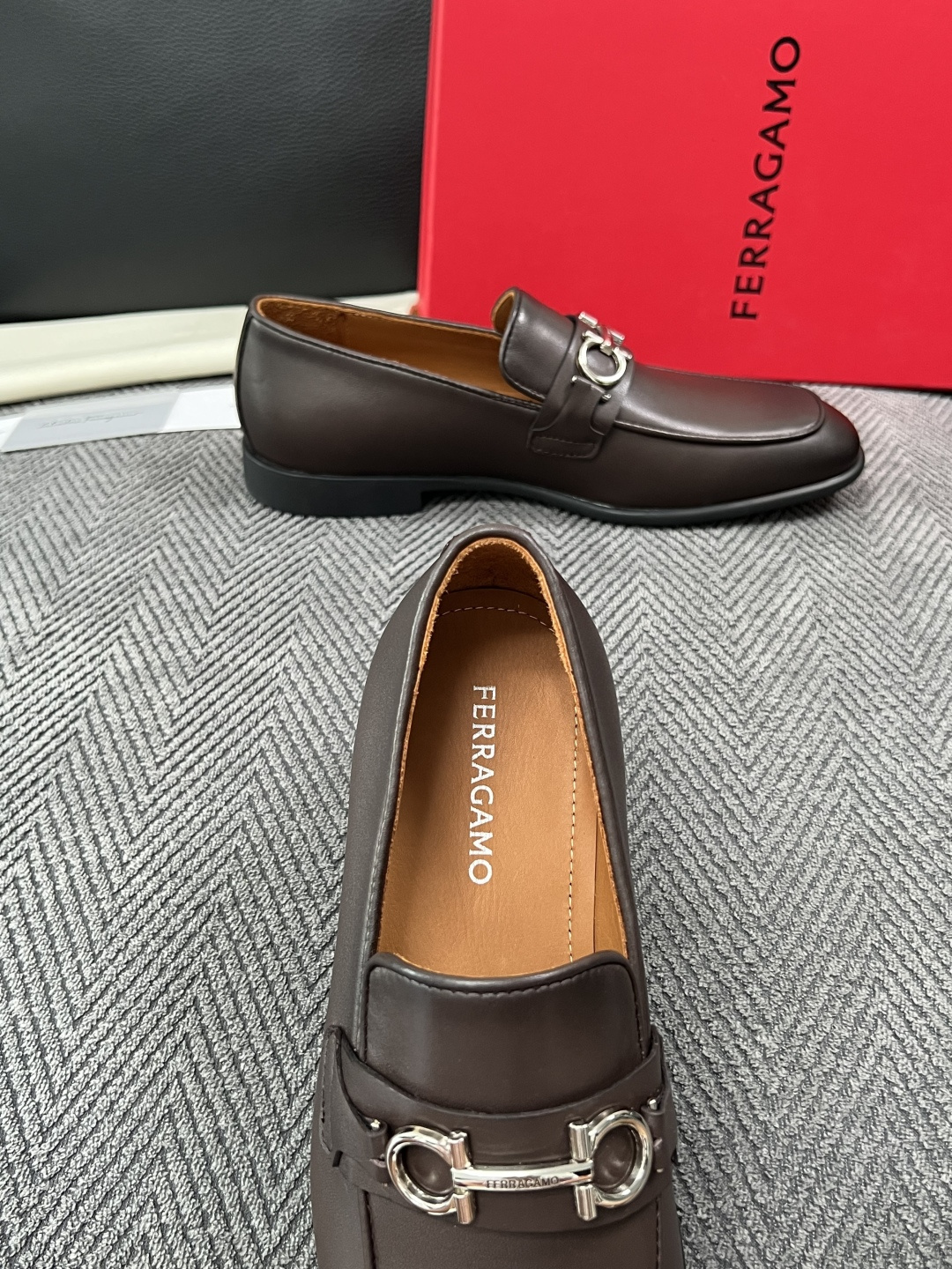 Ferragamo  高品质  顶级工艺品  菲拉格慕  皮鞋专柜同步发售原厂配置，意大利进口原版牛皮，进口水染牛里 ，