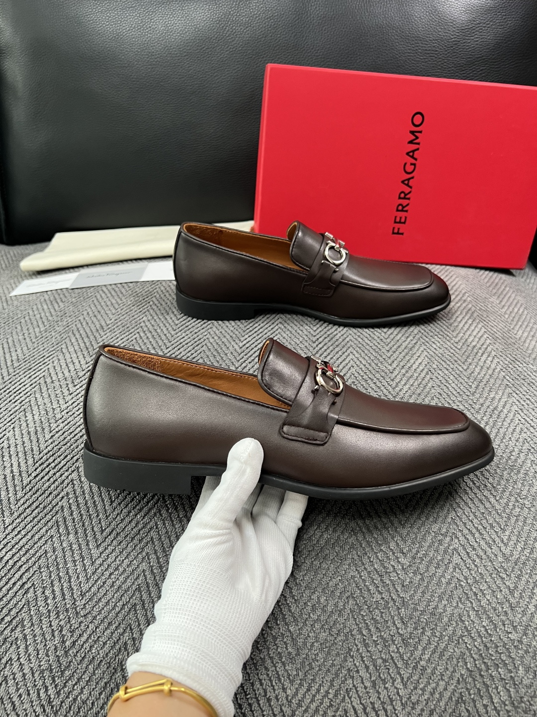 Ferragamo  高品质  顶级工艺品  菲拉格慕  皮鞋专柜同步发售原厂配置，意大利进口原版牛皮，进口水染牛里 ，