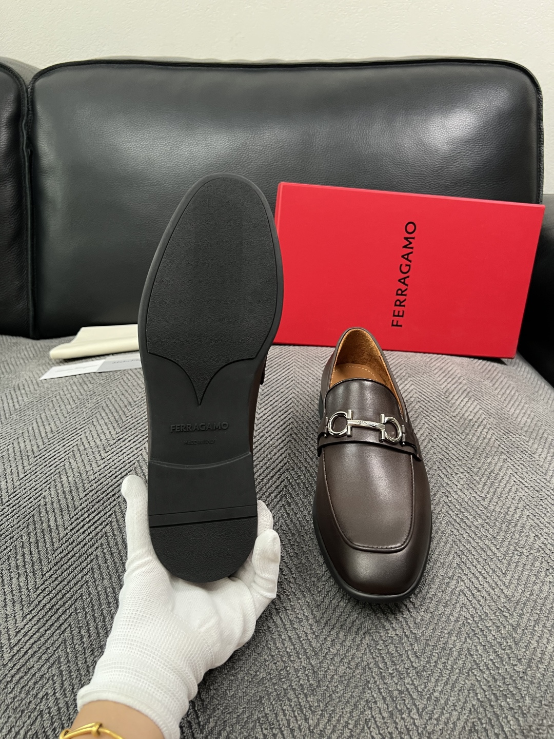 Ferragamo  高品质  顶级工艺品  菲拉格慕  皮鞋专柜同步发售原厂配置，意大利进口原版牛皮，进口水染牛里 ，