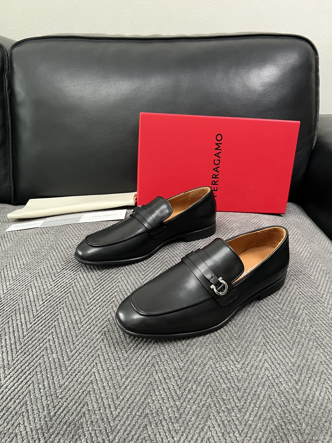 Ferragamo  高品质  顶级工艺品  菲拉格慕  皮鞋专柜同步发售原厂配置，意大利进口原版牛皮，进口水染牛里 ，