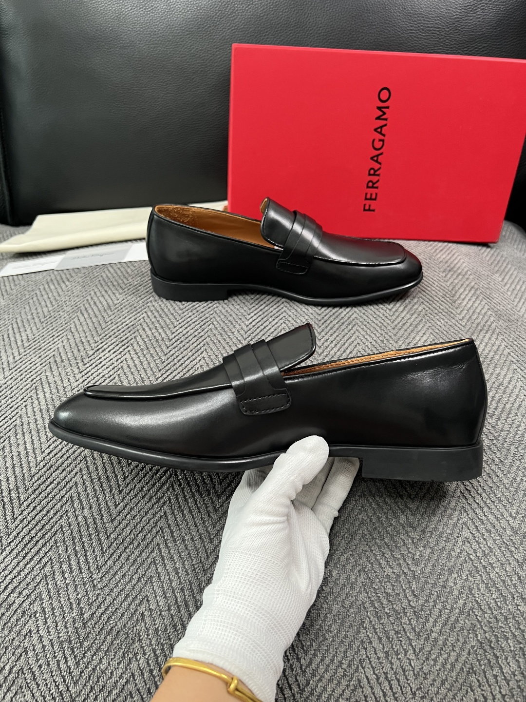 Ferragamo  高品质  顶级工艺品  菲拉格慕  皮鞋专柜同步发售原厂配置，意大利进口原版牛皮，进口水染牛里 ，