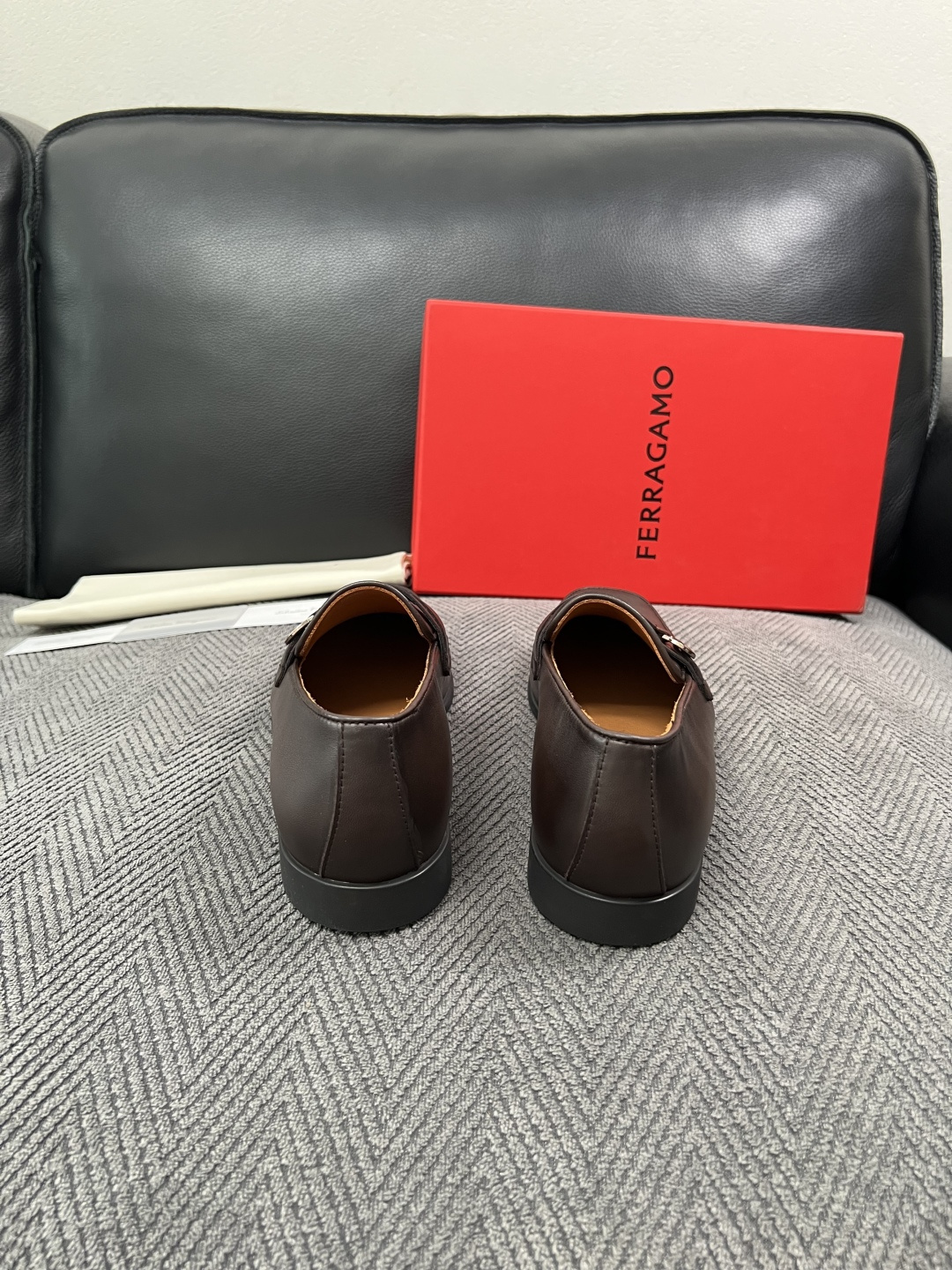 Ferragamo  高品质  顶级工艺品  菲拉格慕  皮鞋专柜同步发售原厂配置，意大利进口原版牛皮，进口水染牛里 ，