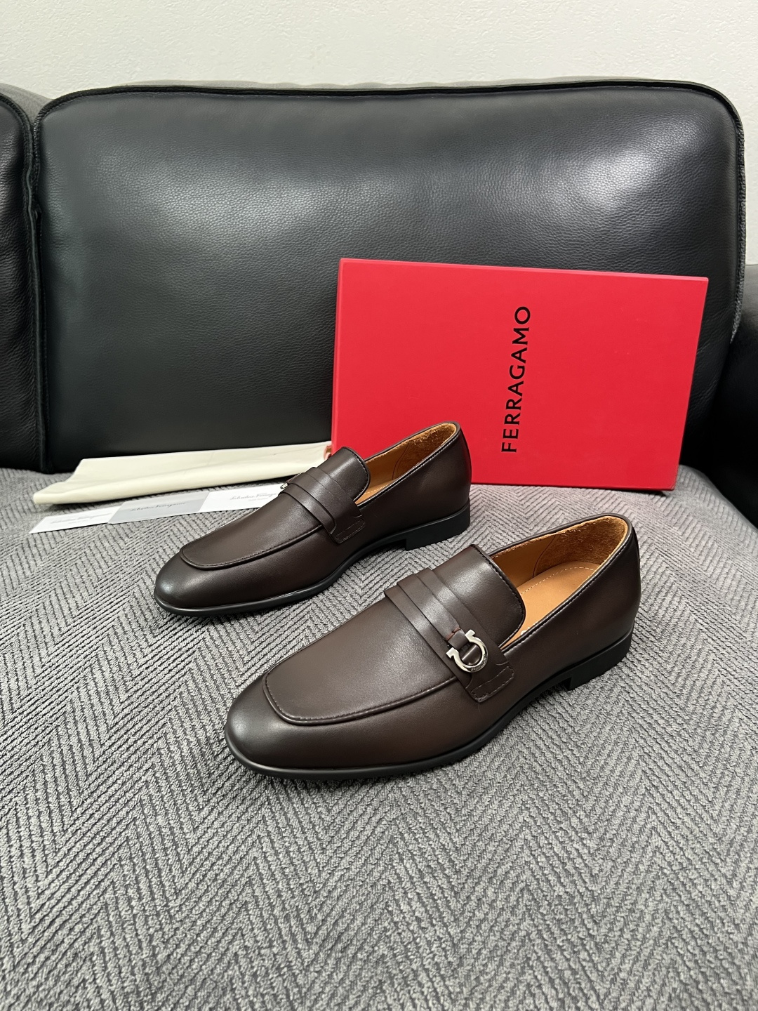 Ferragamo  高品质  顶级工艺品  菲拉格慕  皮鞋专柜同步发售原厂配置，意大利进口原版牛皮，进口水染牛里 ，