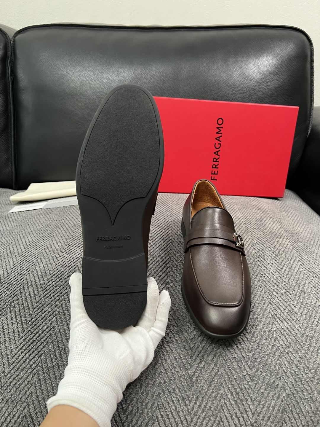 Ferragamo  高品质  顶级工艺品  菲拉格慕  皮鞋专柜同步发售原厂配置，意大利进口原版牛皮，进口水染牛里 ，