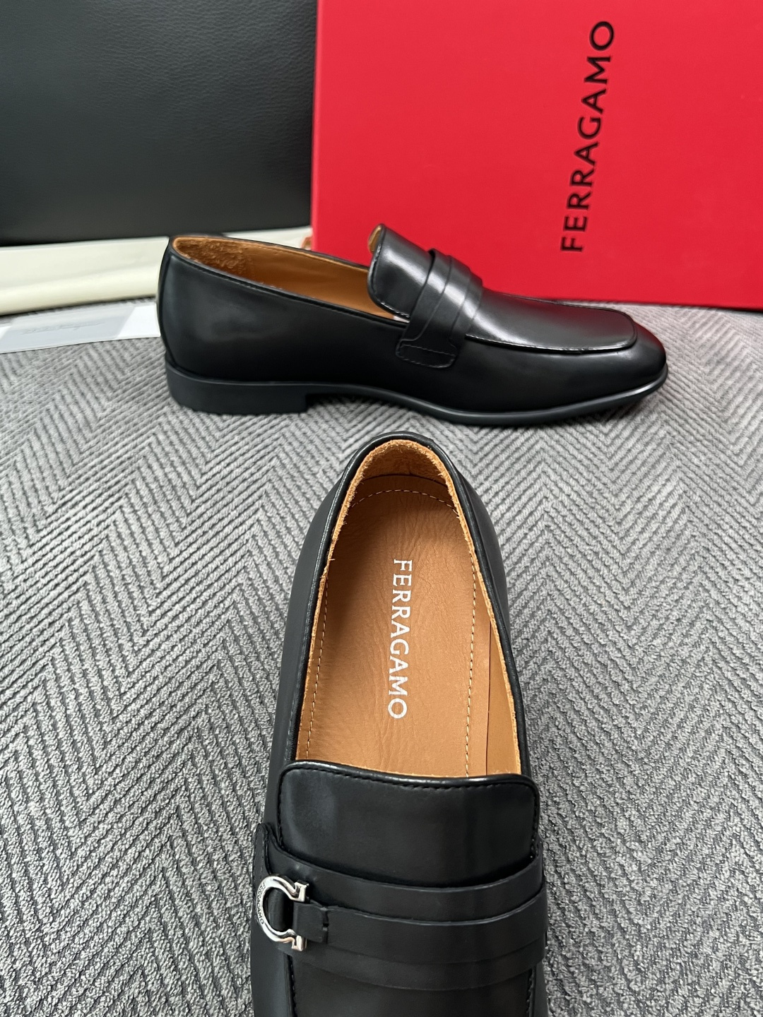 Ferragamo  高品质  顶级工艺品  菲拉格慕  皮鞋专柜同步发售原厂配置，意大利进口原版牛皮，进口水染牛里 ，