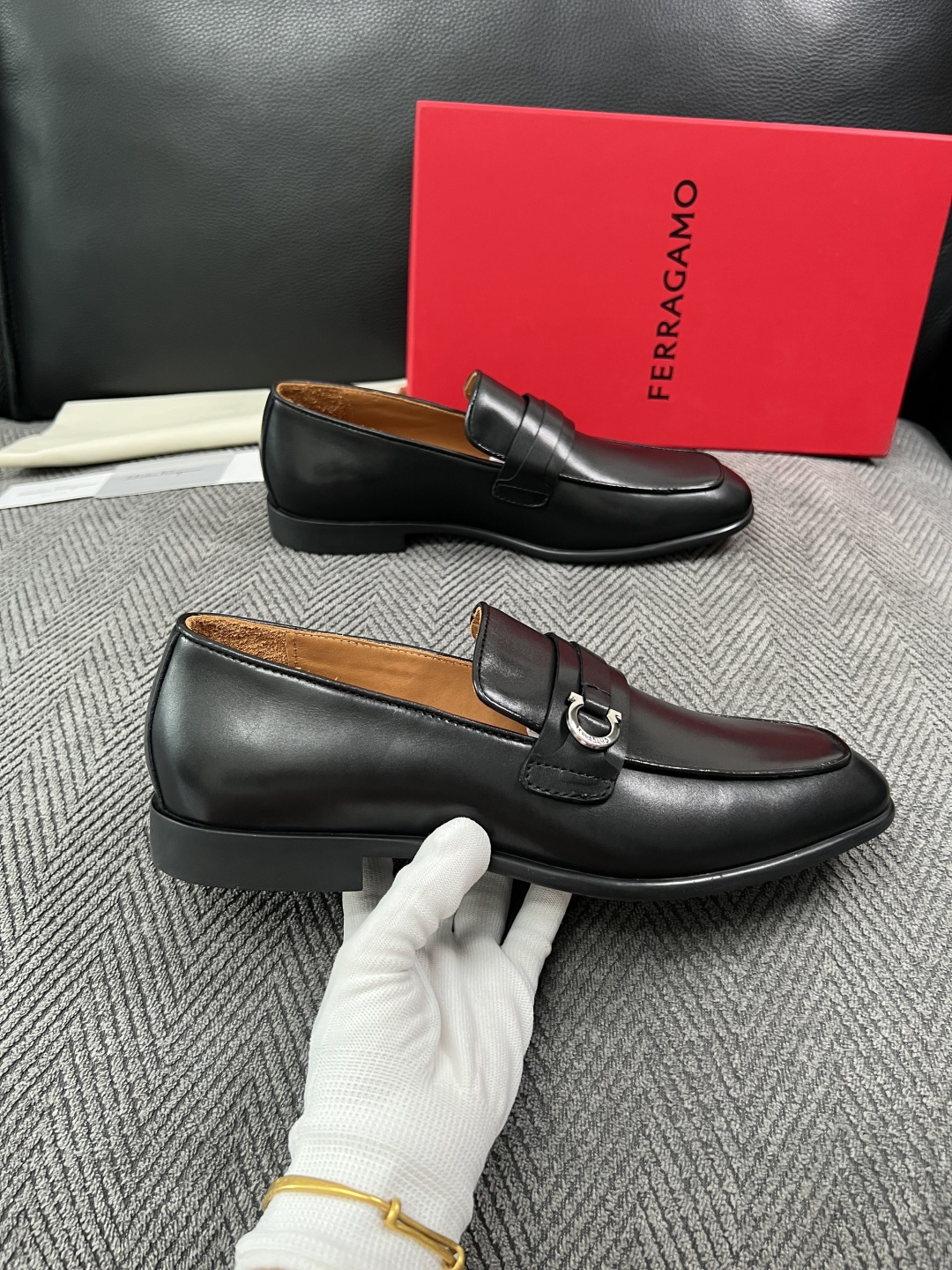 Ferragamo  高品质  顶级工艺品  菲拉格慕  皮鞋专柜同步发售原厂配置，意大利进口原版牛皮，进口水染牛里 ，